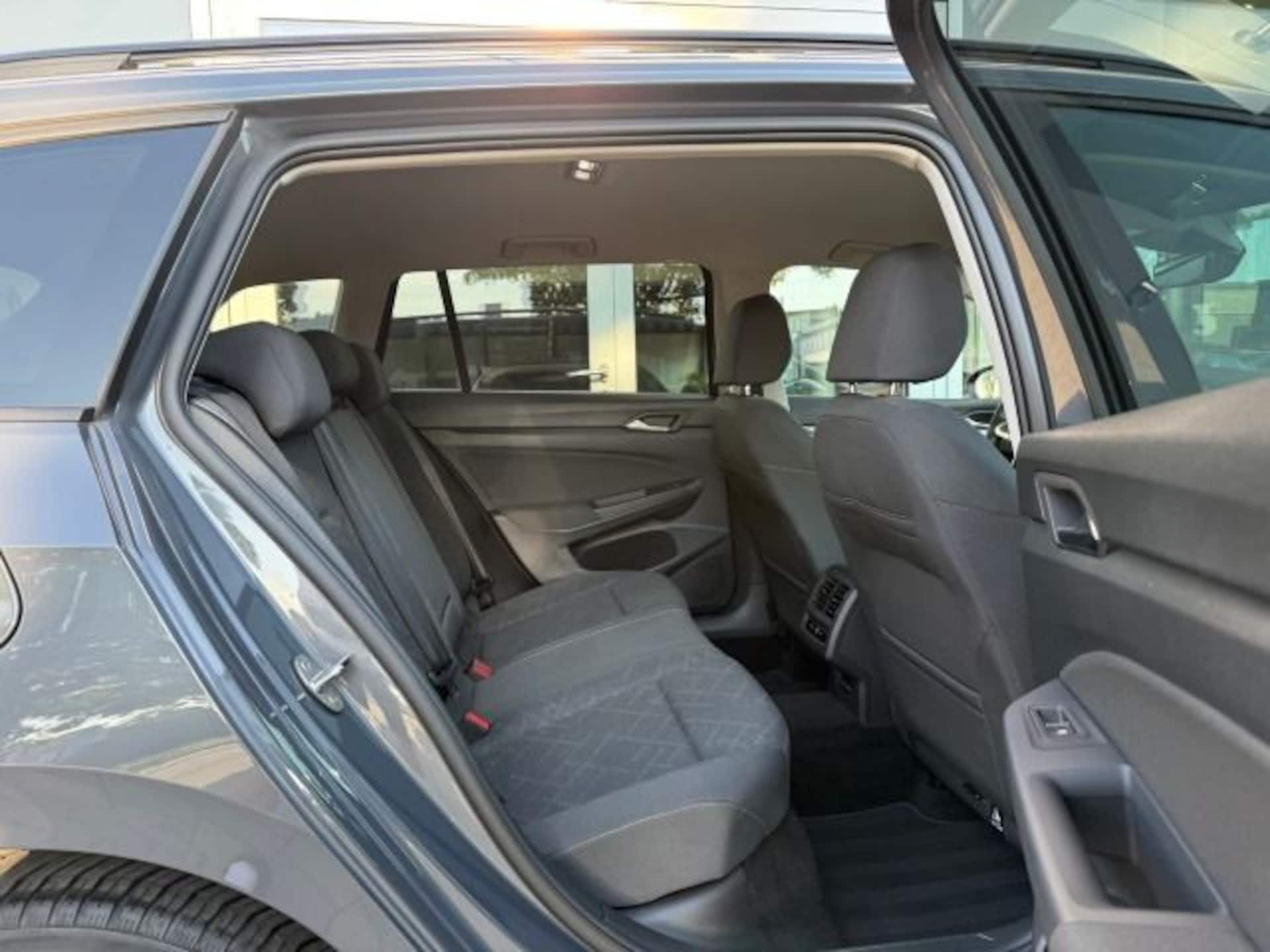 Volkswagen Golf Variant Life