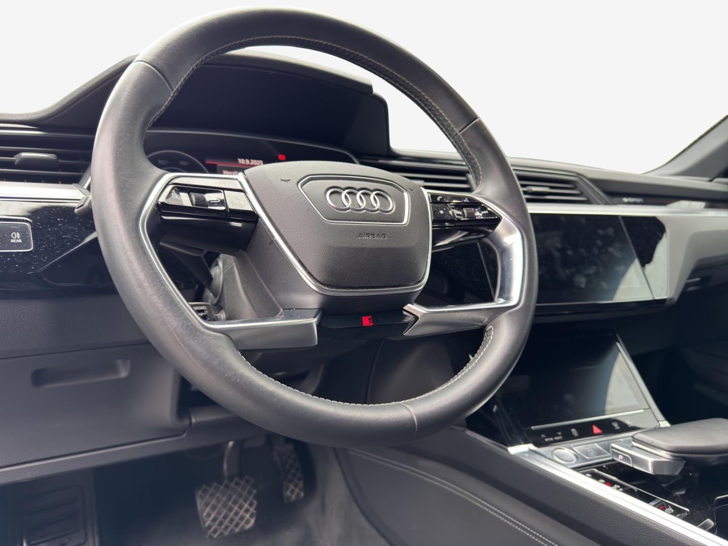 Image about Audi e-tron Attraction advanced 50 quattro 230,00 kW