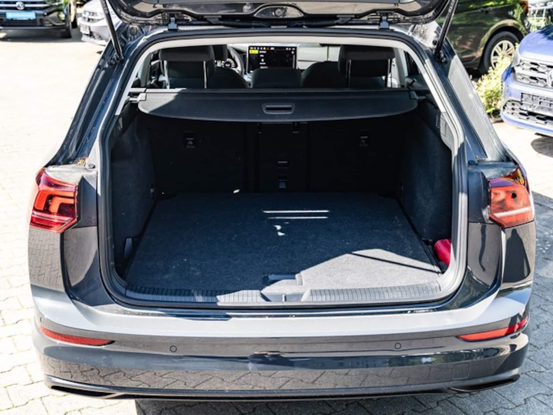 Volkswagen Golf Variant Life
