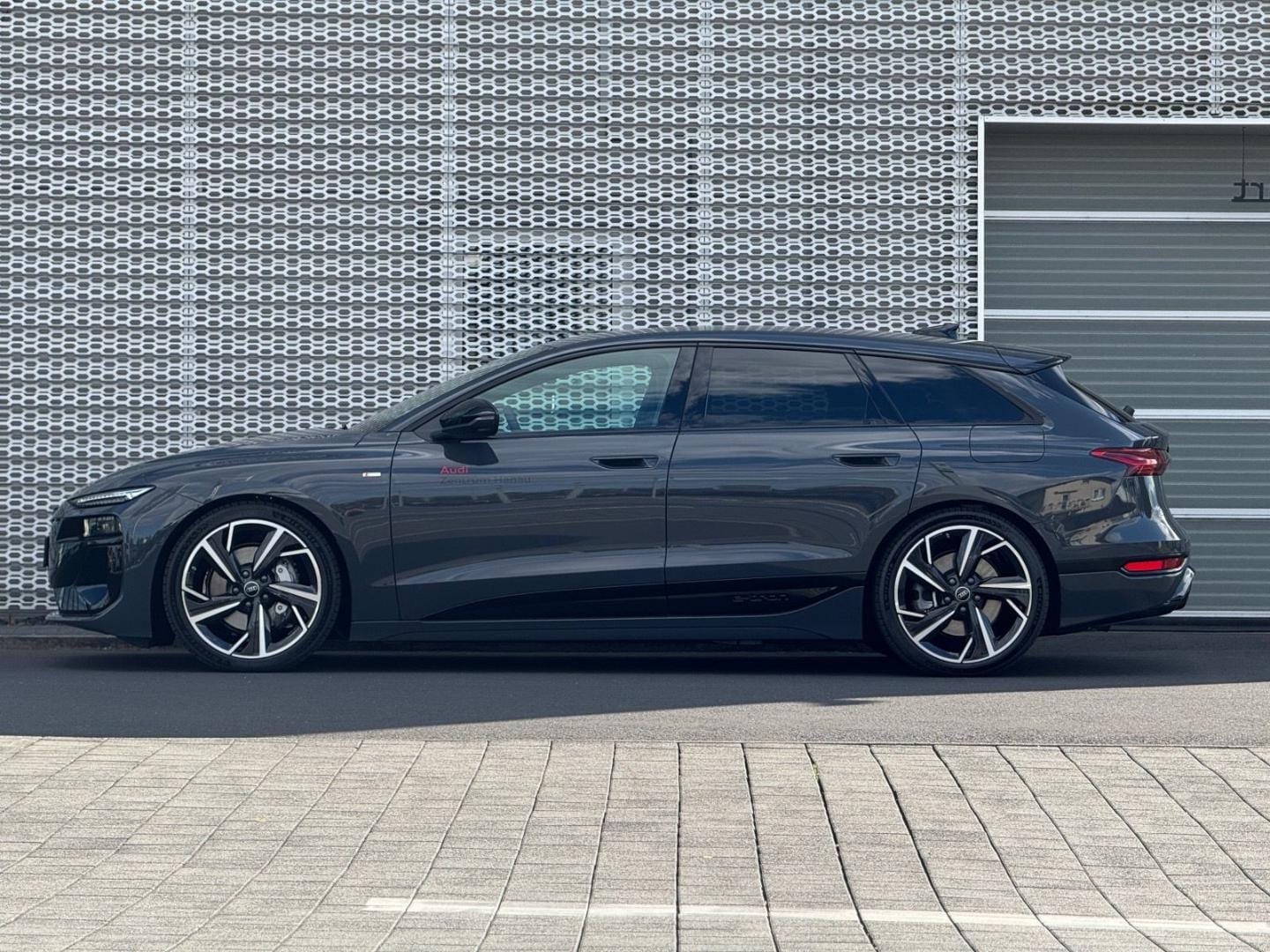 Bild über Audi A6 Avant e-tron S line business e-tron quattro 315 kW - für weitere Informationen kontaktieren Sie den Audi Partner