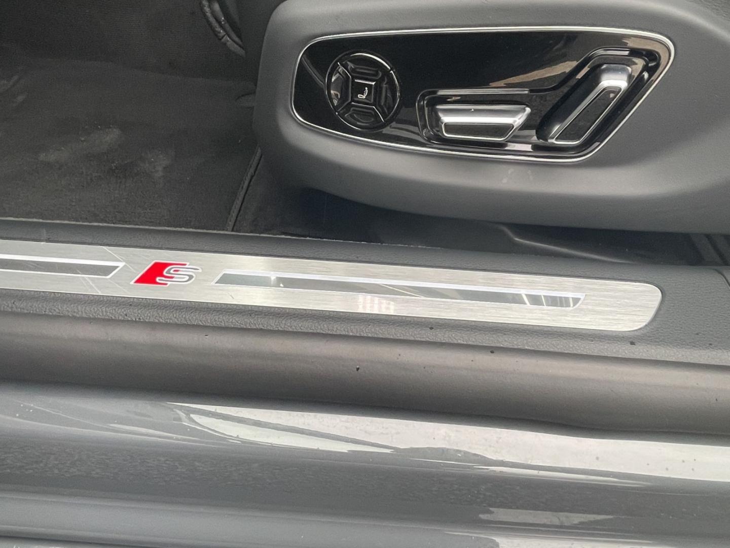 Image about Audi S8 TFSI quattro tiptronic