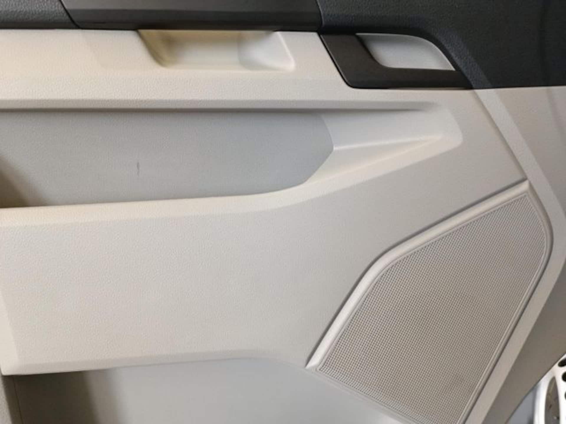 Volkswagen T6 Transporter Kombi langer Radstand