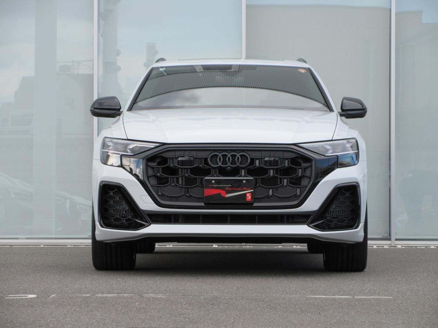 Audi Q8 SUV 55 TFSI quattro S line 250(340) kW(PS) tiptronic for more details contact your dealer