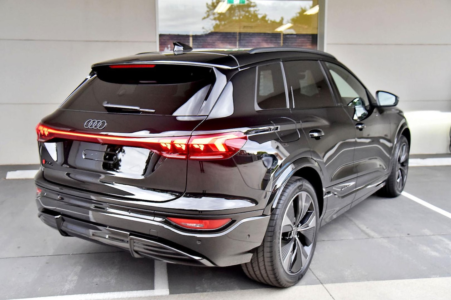 Image about Audi SQ6 SUV e-tron e-tron quattro
