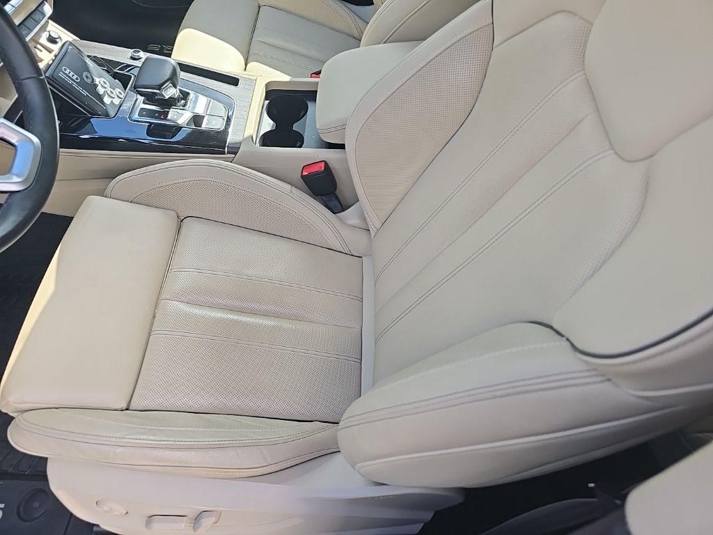 2023 Audi Q5 45 Premium Plus's photo