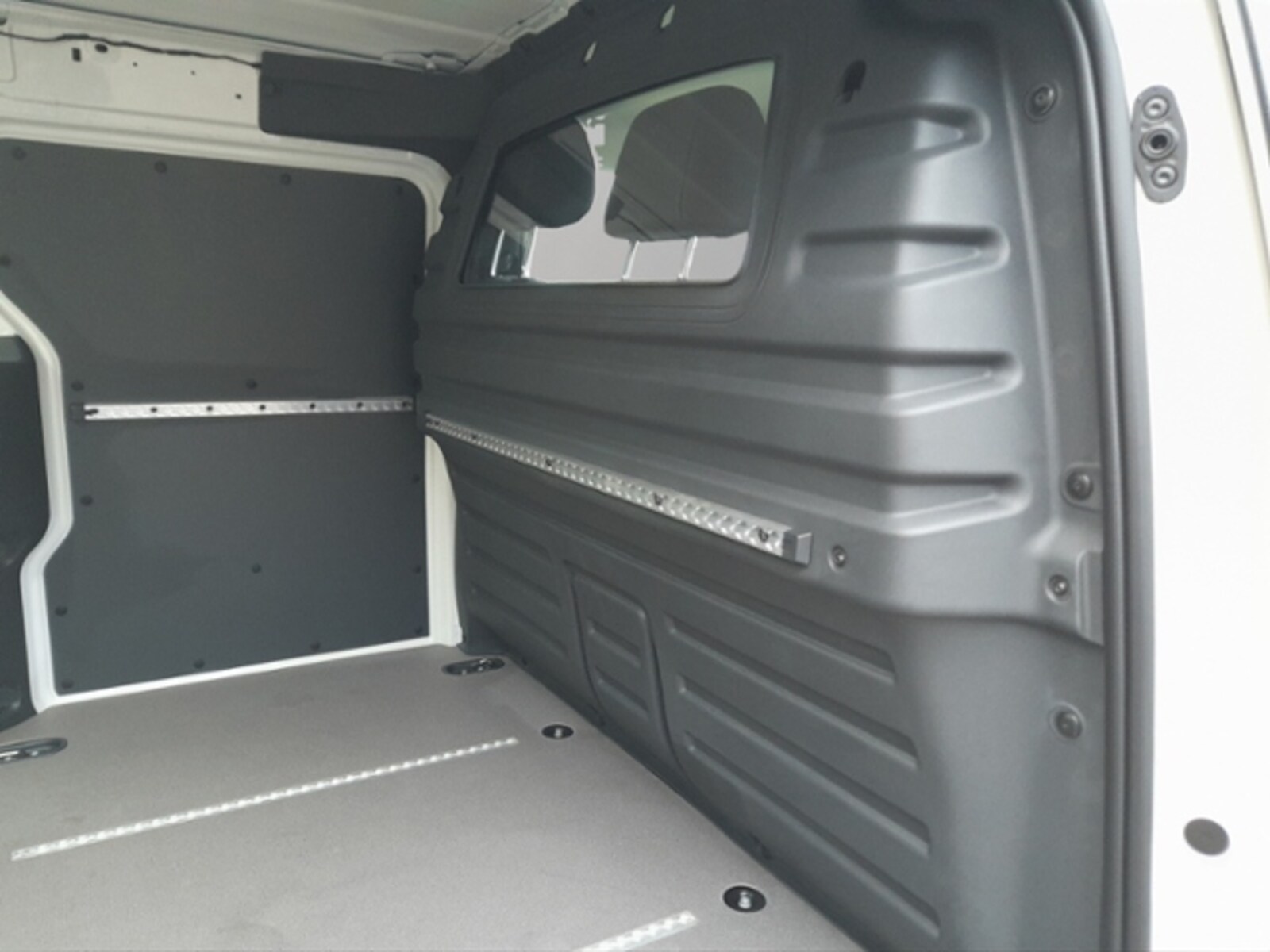 Volkswagen ID. Buzz Cargo – Bild 21