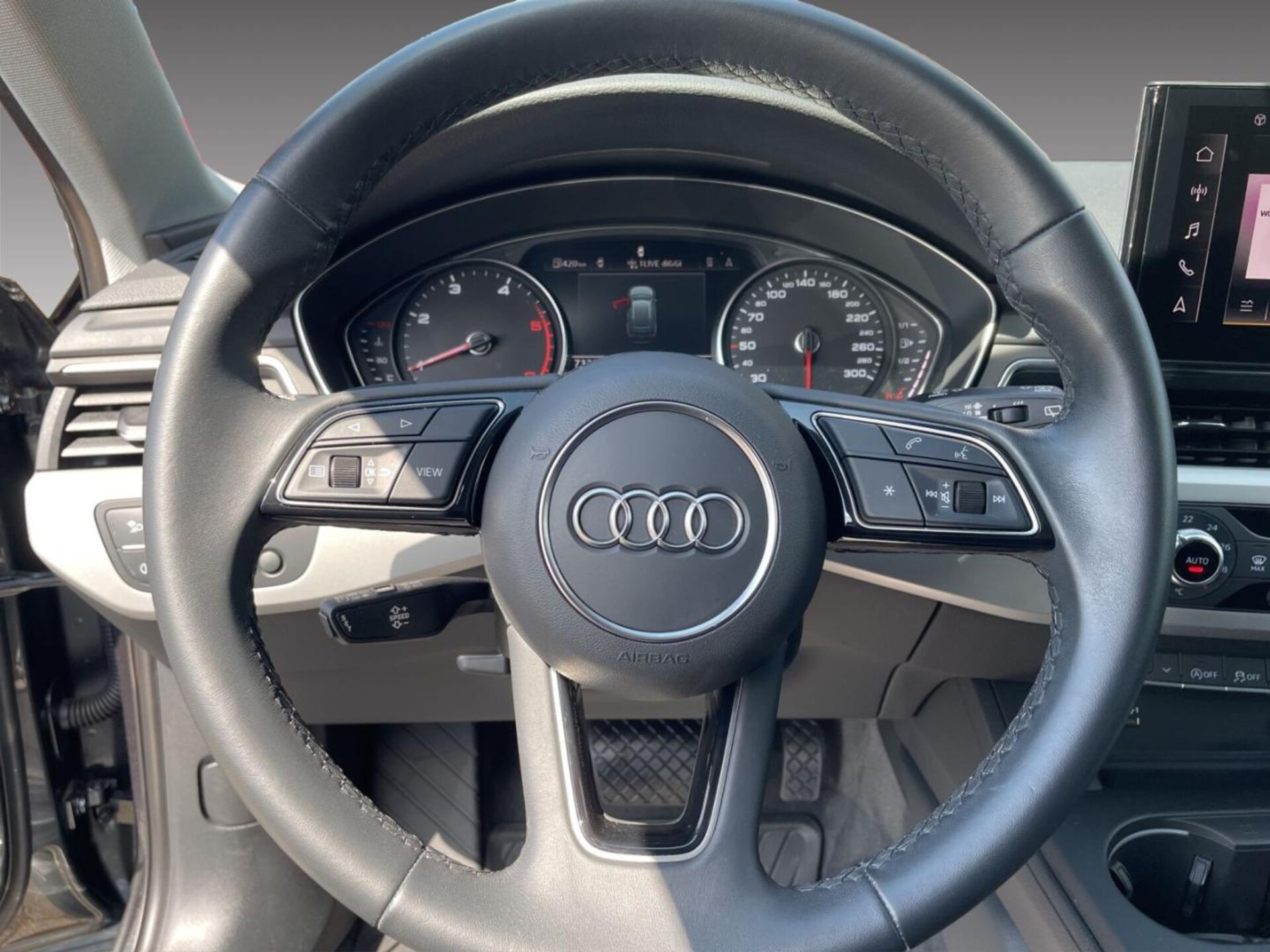 Audi A4 Avant S line