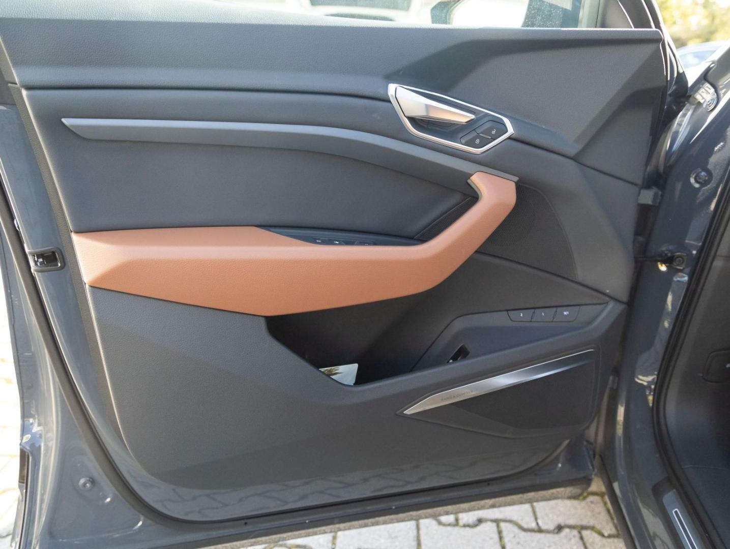 Image about Audi Q8 e-tron S line 50 e-tron quattro