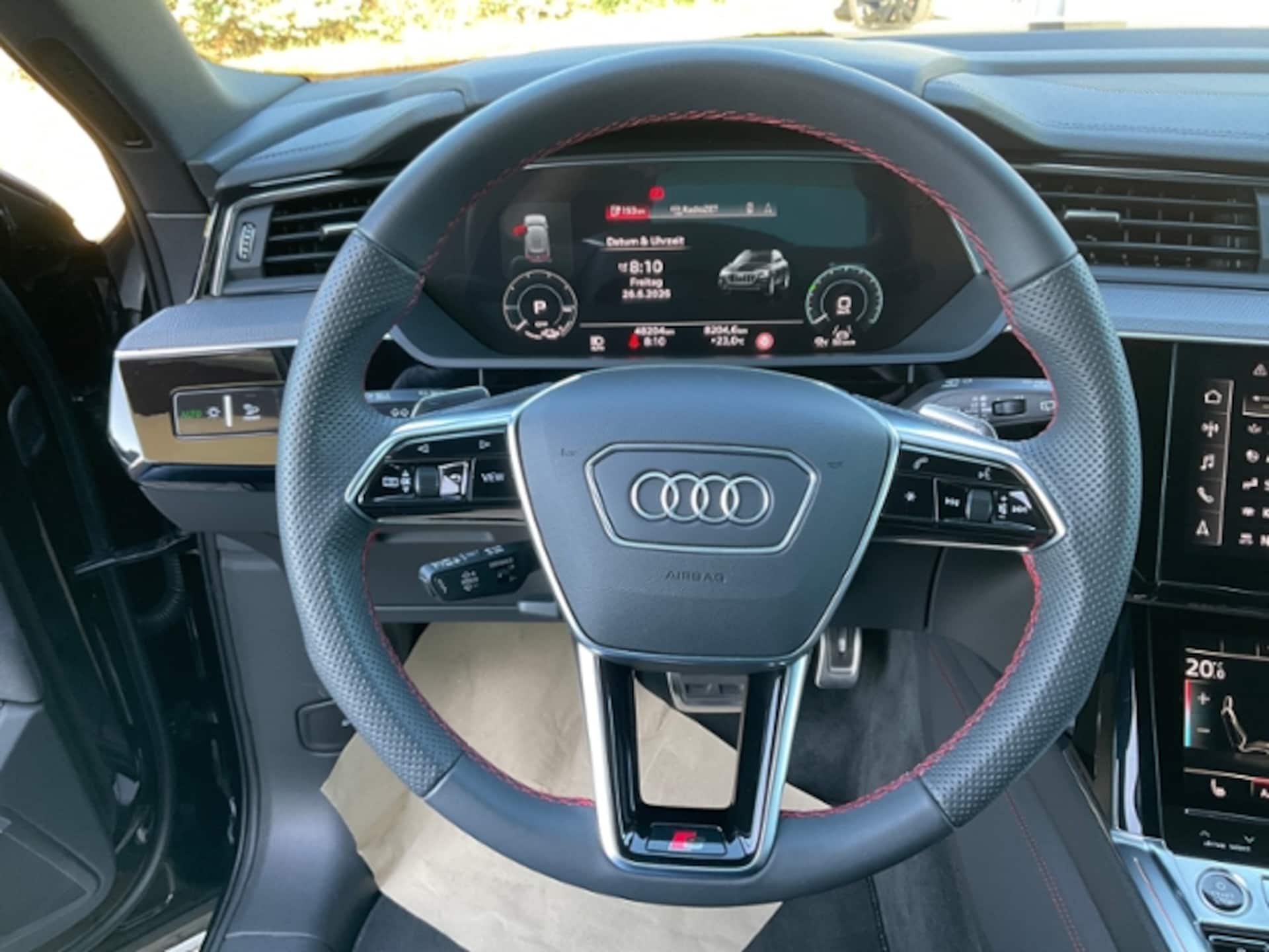 Audi Q8 e-tron S line