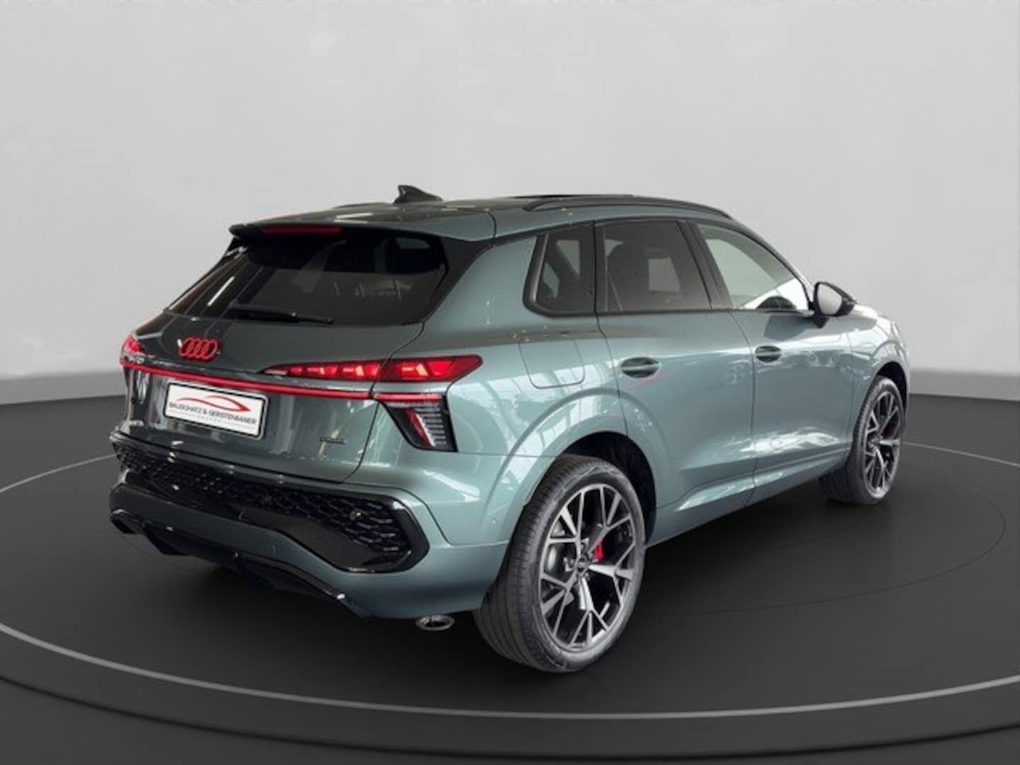Bild über Audi Q3 SUV TFSI quattro 195 kW S tronic - für weitere Informationen kontaktieren Sie den Audi Partner