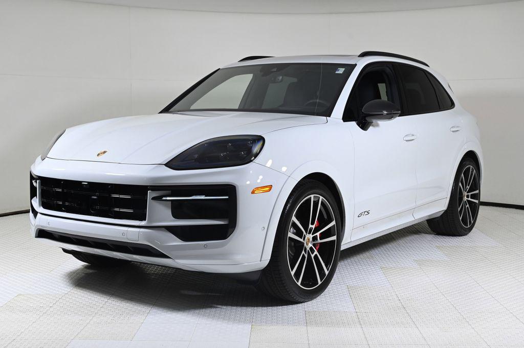 2025 Porsche Cayenne GTS's photo