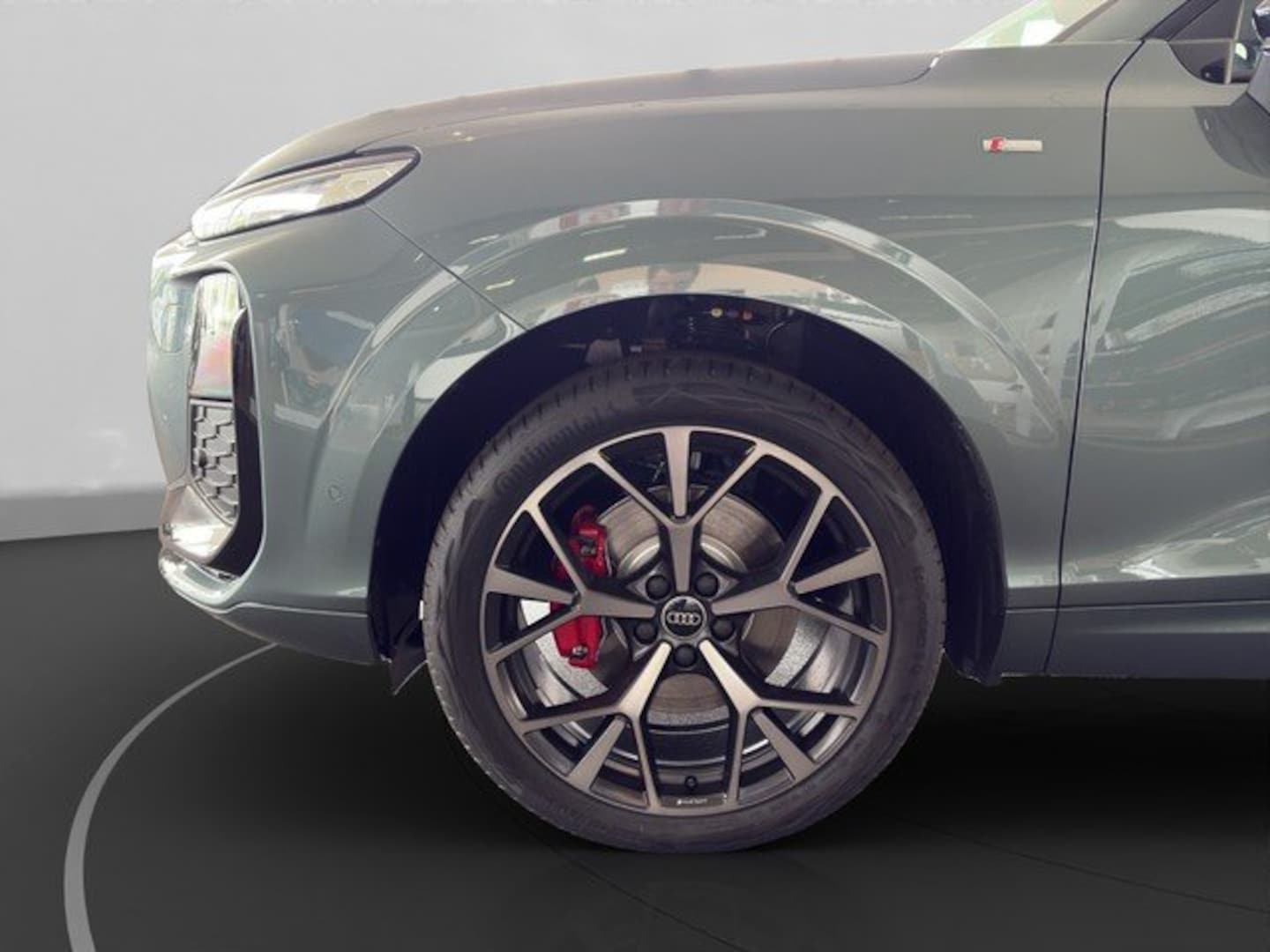 Bild über Audi Q3 SUV TFSI quattro 195 kW S tronic - für weitere Informationen kontaktieren Sie den Audi Partner
