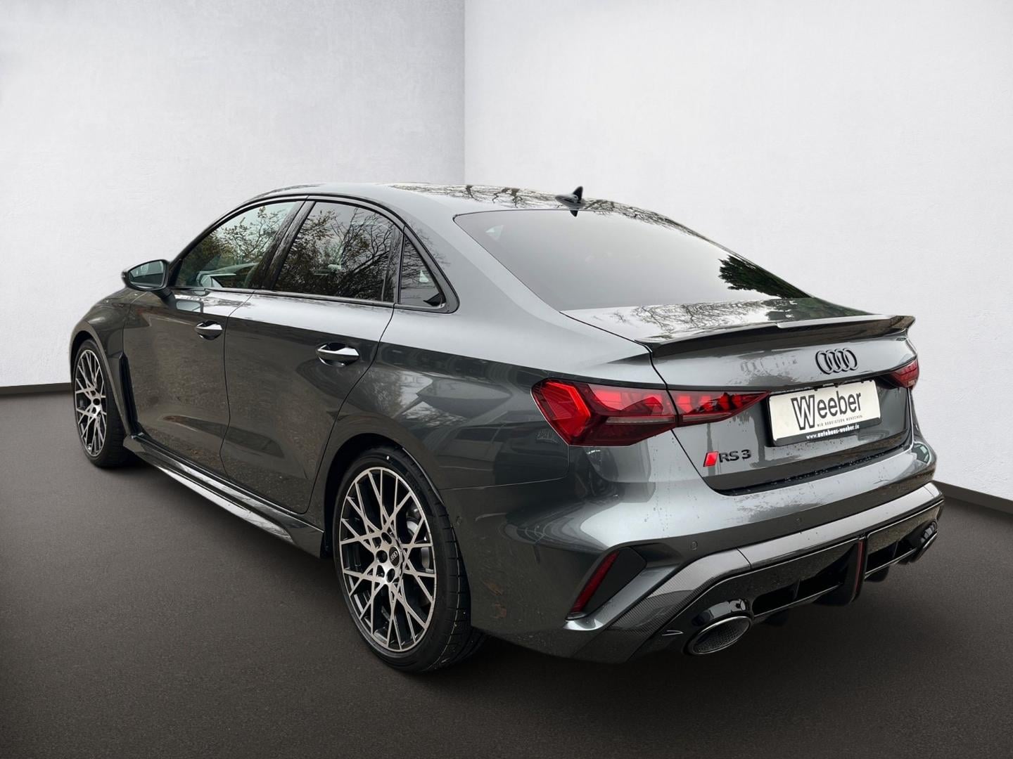 Bild über Audi RS 3 Limousine TFSI quattro S tronic - für weitere Informationen kontaktieren Sie den Audi Partner