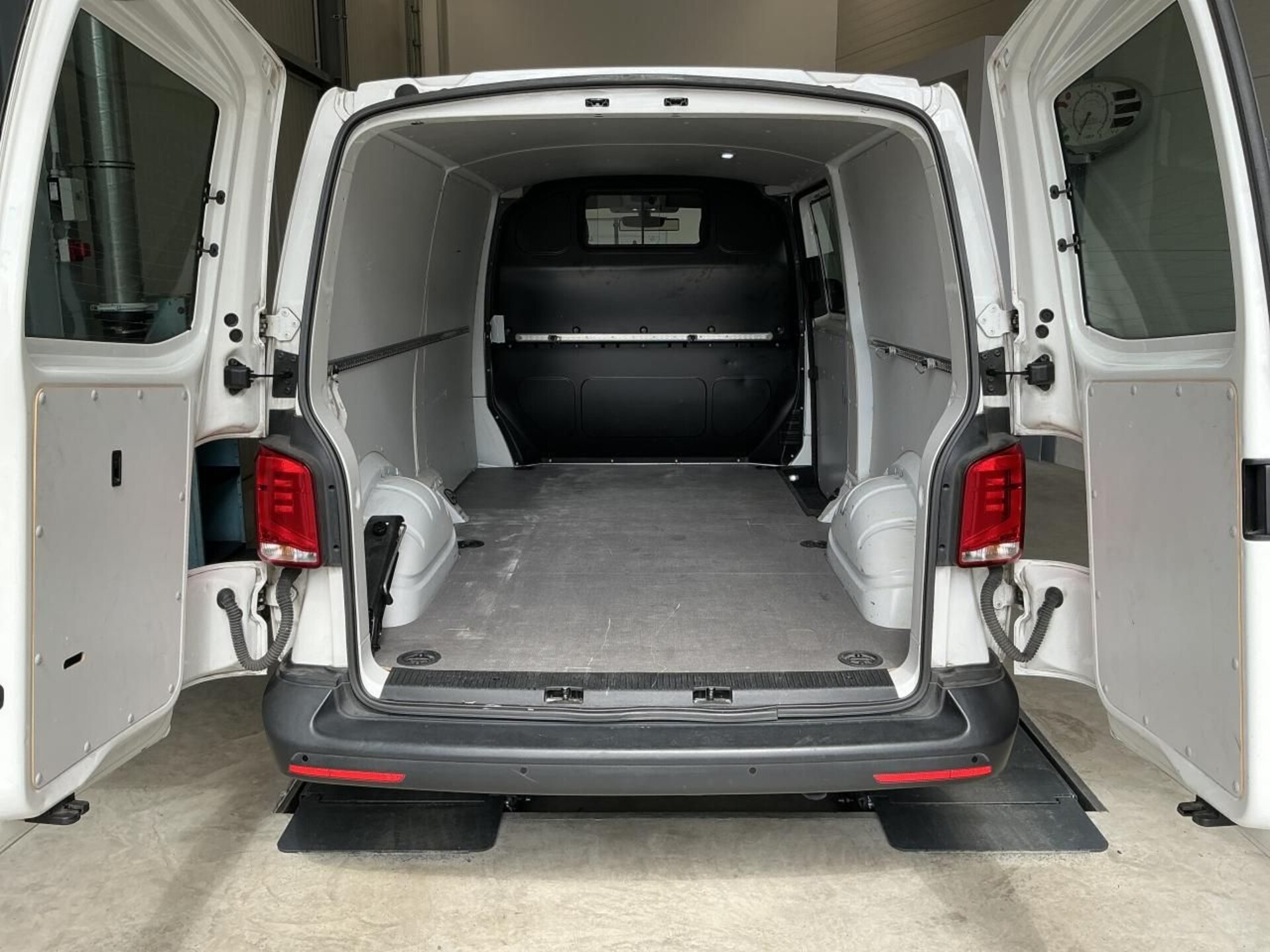 Volkswagen T6.1 Transporter Kasten langer Radstand