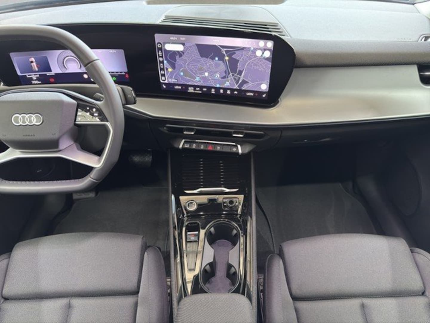 Bild über Audi Q3 SUV TFSI quattro 150 kW S tronic - für weitere Informationen kontaktieren Sie den Audi Partner