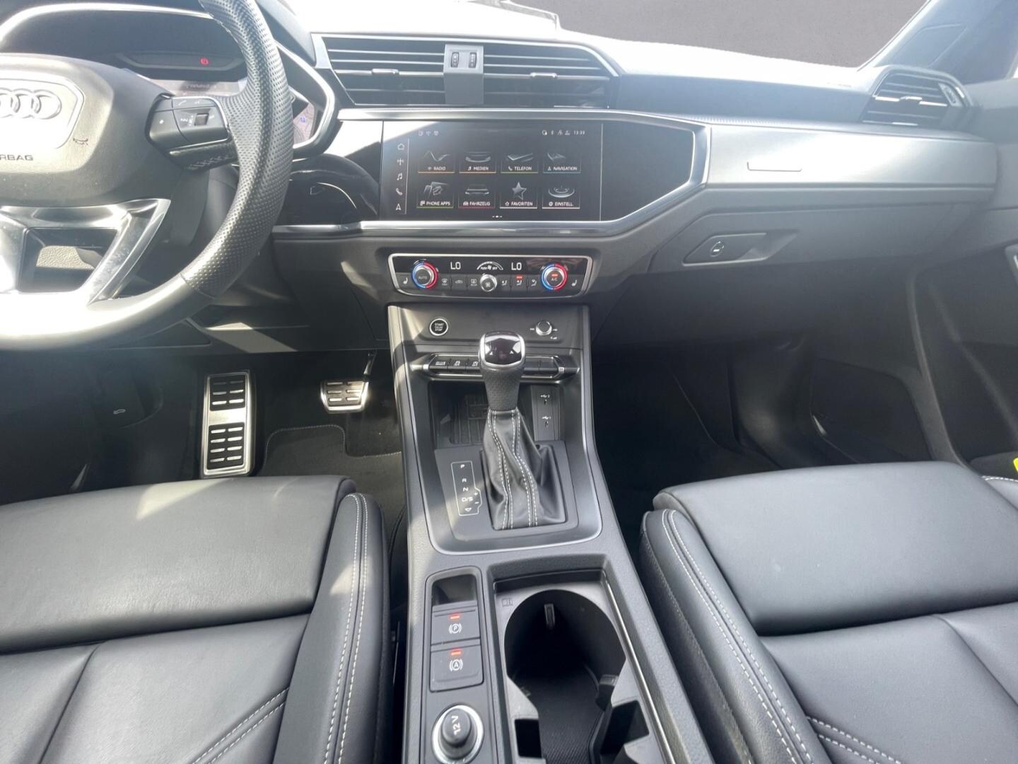 Bild über Audi Q3 S line 40 TFSI quattro S tronic - für weitere Informationen kontaktieren Sie den Audi Partner