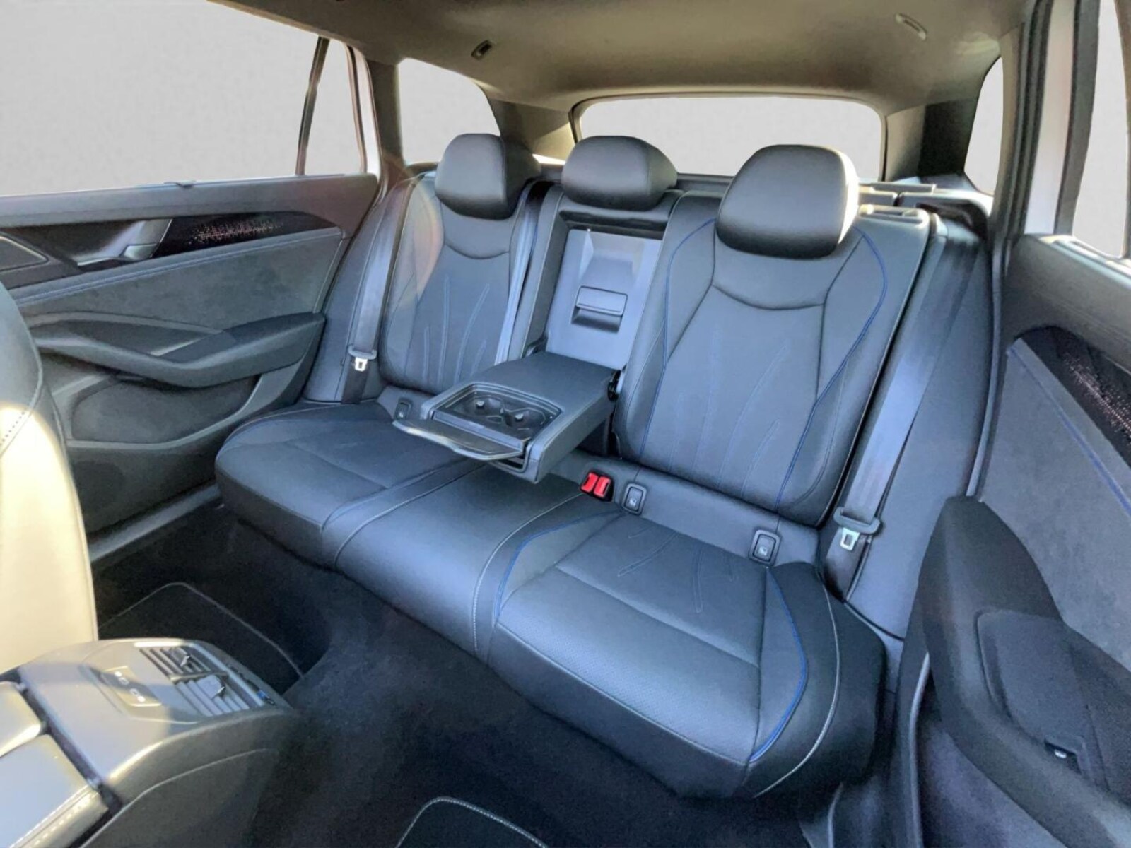 Volkswagen Passat – Bild 14
