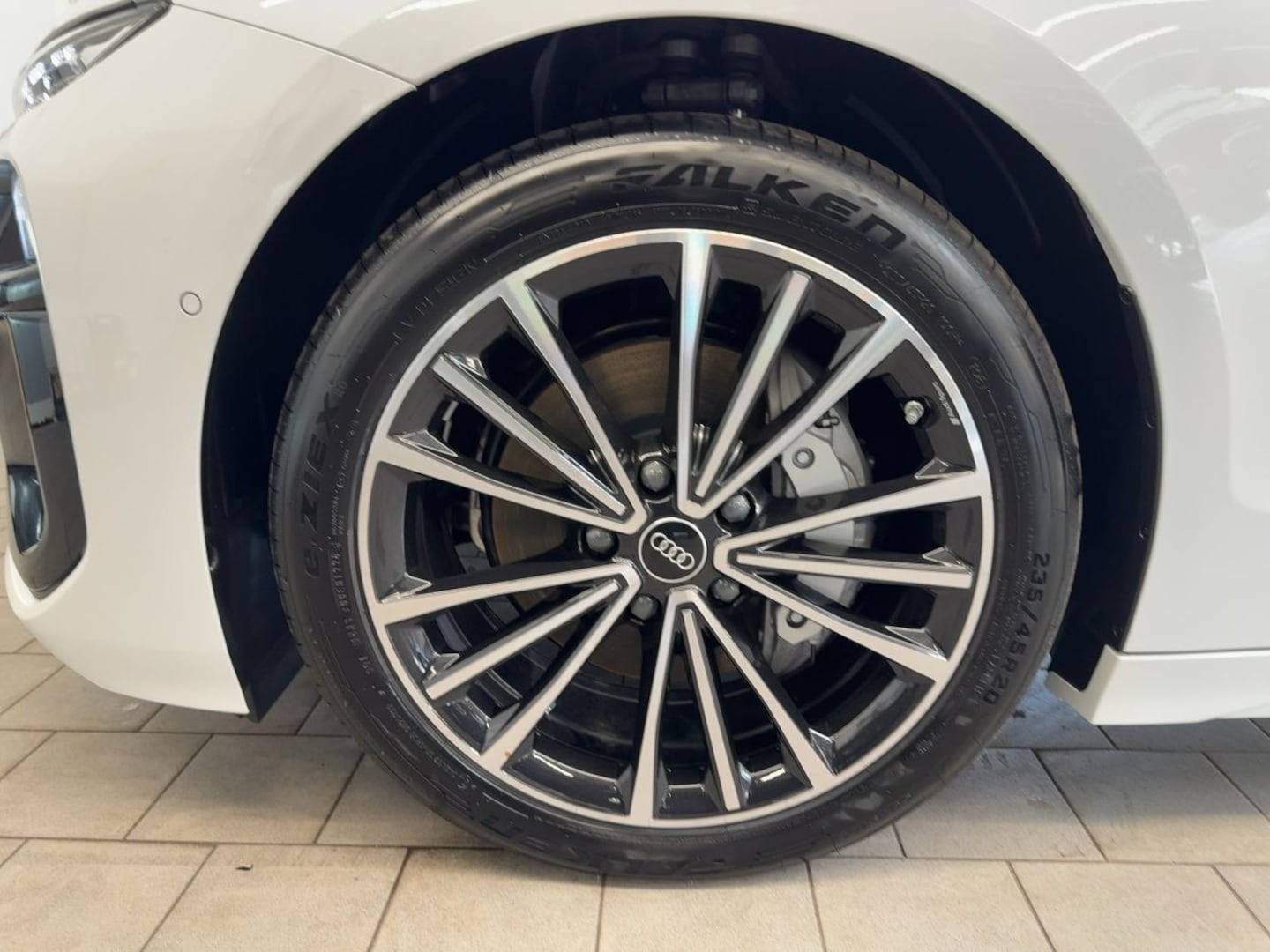 Bild über Audi A6 Avant e-tron S line business e-tron quattro 315 kW - für weitere Informationen kontaktieren Sie den Audi Partner