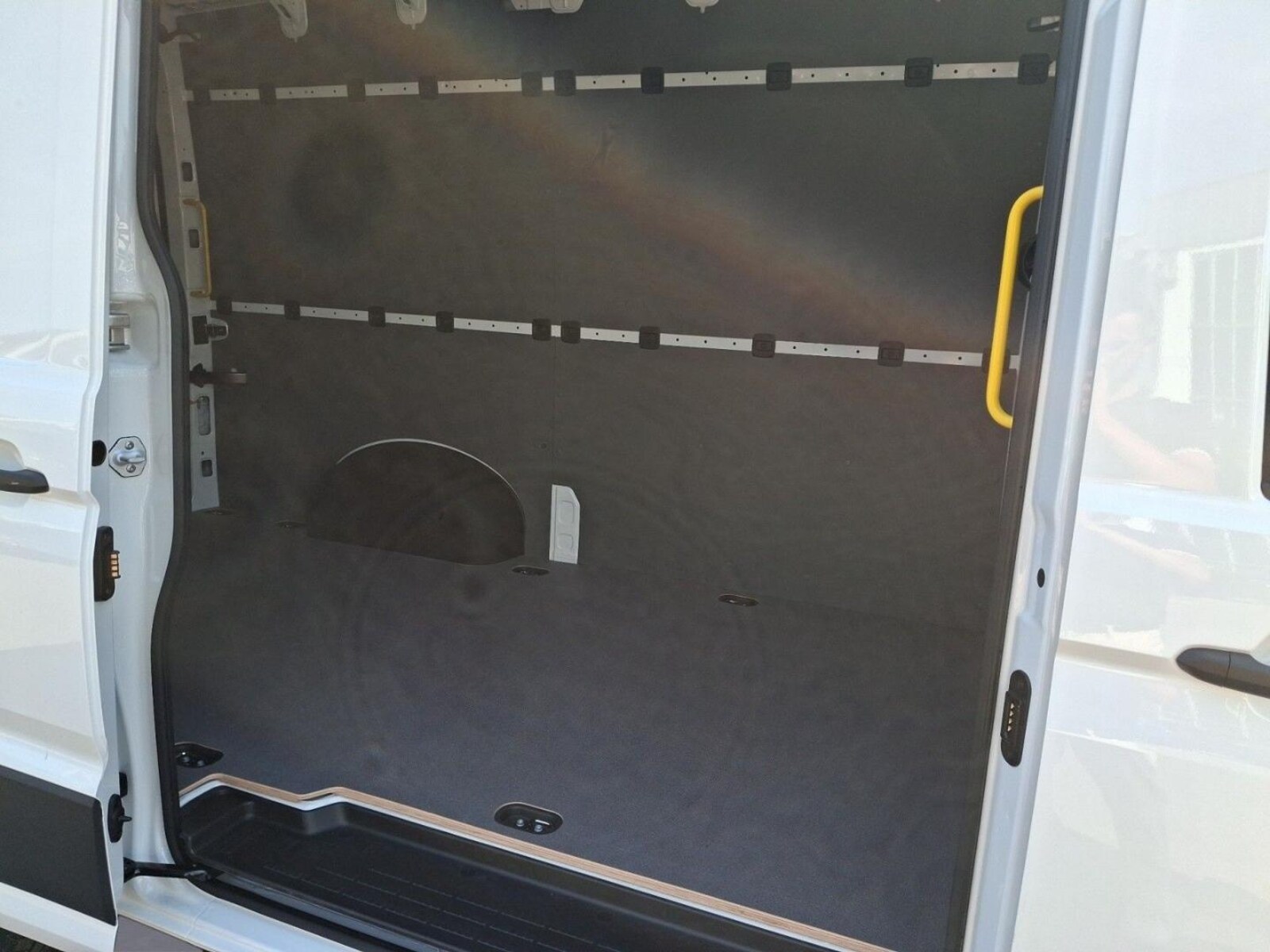 Volkswagen Crafter Kasten mittlerer Radstand – Bild 11
