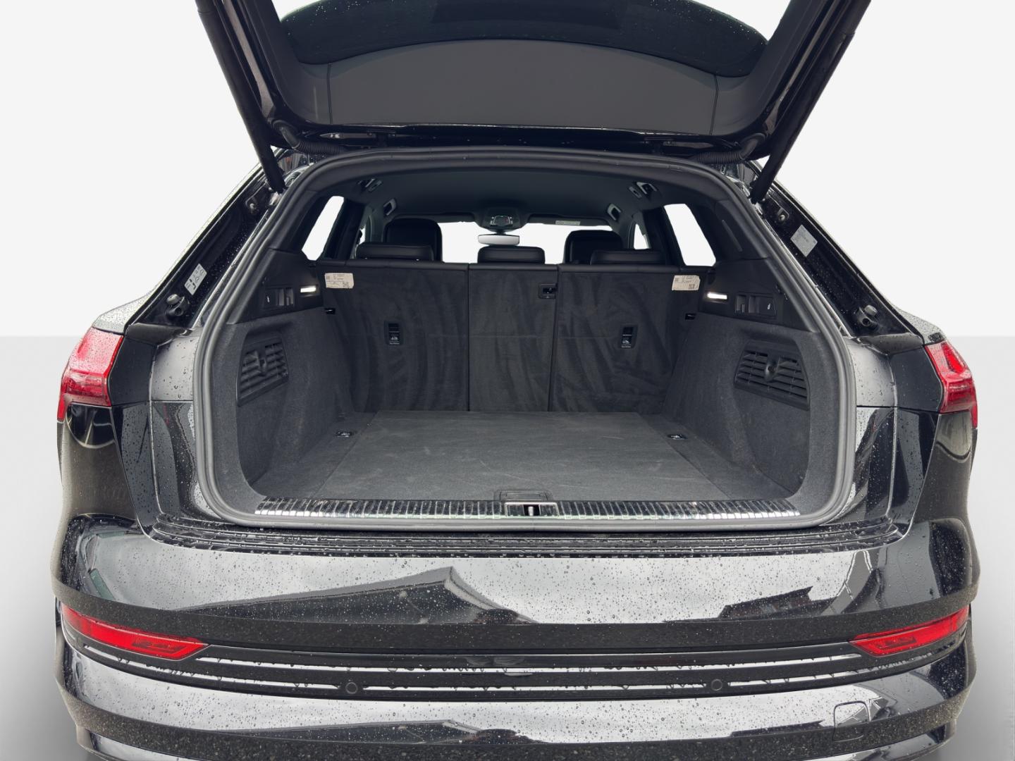 Image about Audi e-tron Attraction advanced 50 quattro 230,00 kW