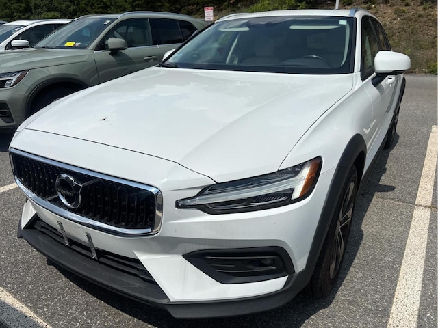 2021 Volvo V60 Cross Country