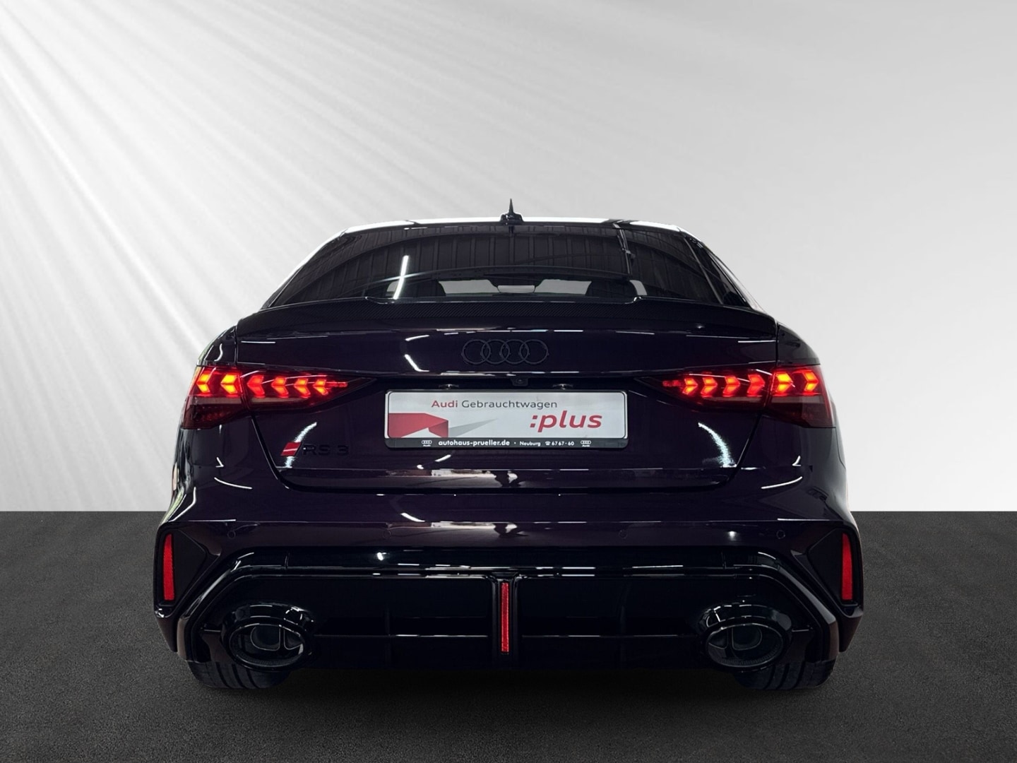 Bild über Audi RS 3 Limousine TFSI quattro S tronic - für weitere Informationen kontaktieren Sie den Audi Partner