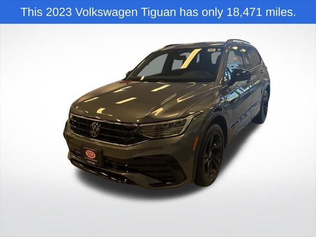 2023 Volkswagen Tiguan SE R-LINE BLACK's photo