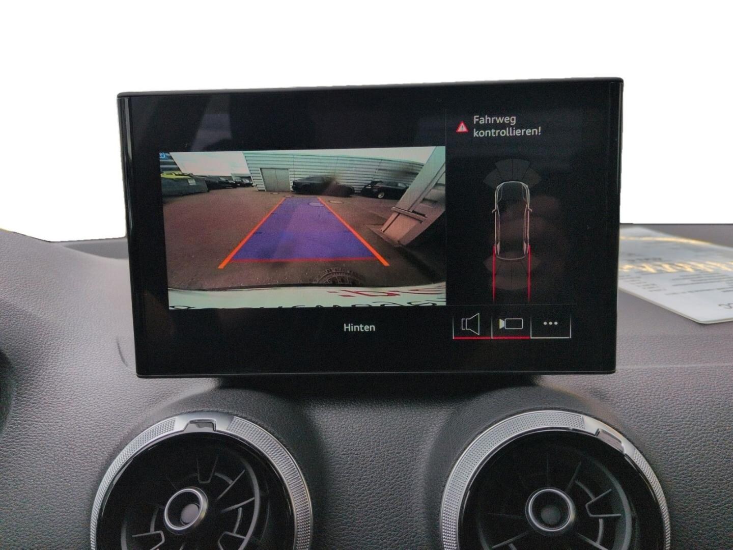 Bild über Audi Q2 S line 35 TFSI S tronic - für weitere Informationen kontaktieren Sie den Audi Partner
