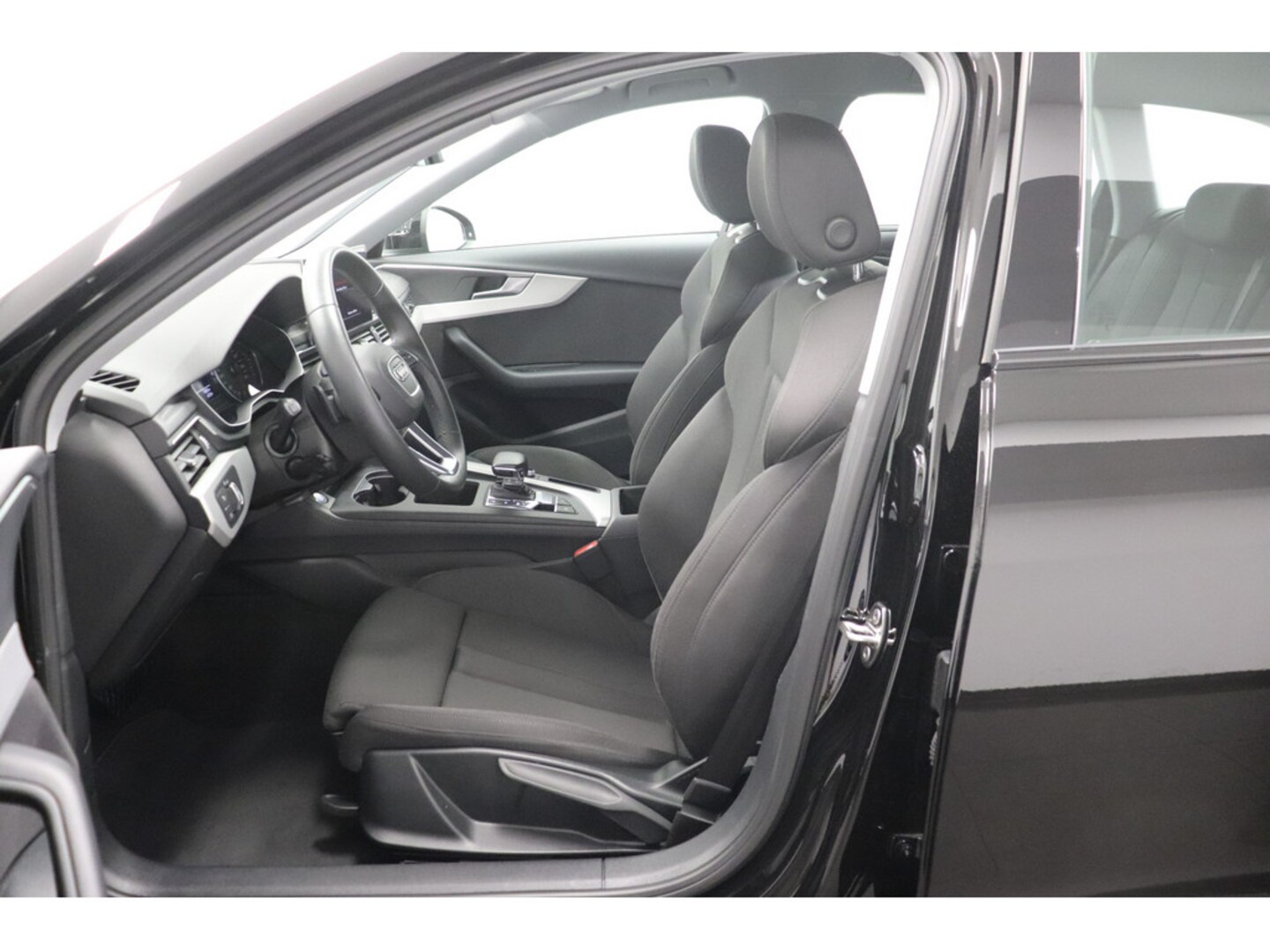 Bild über Audi A4 Avant advanced 40 TDI S tronic - für weitere Informationen kontaktieren Sie den Audi Partner