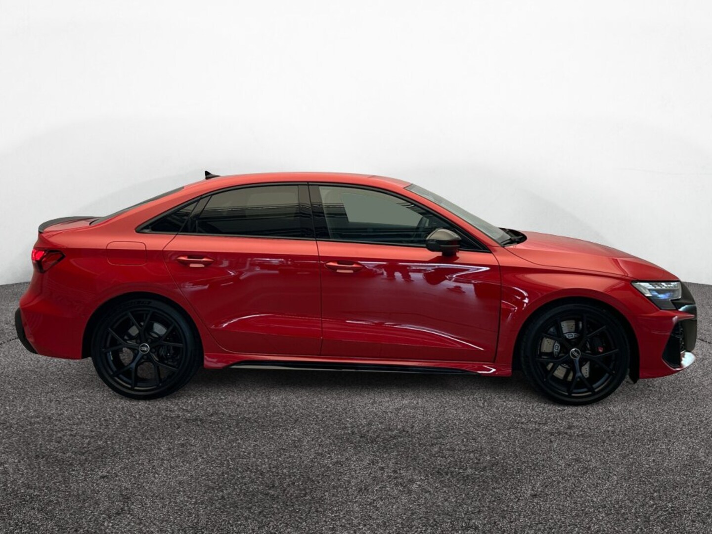 Bild über Audi RS 3 Limousine TFSI quattro 294 kW S tronic - für weitere Informationen kontaktieren Sie den Audi Partner