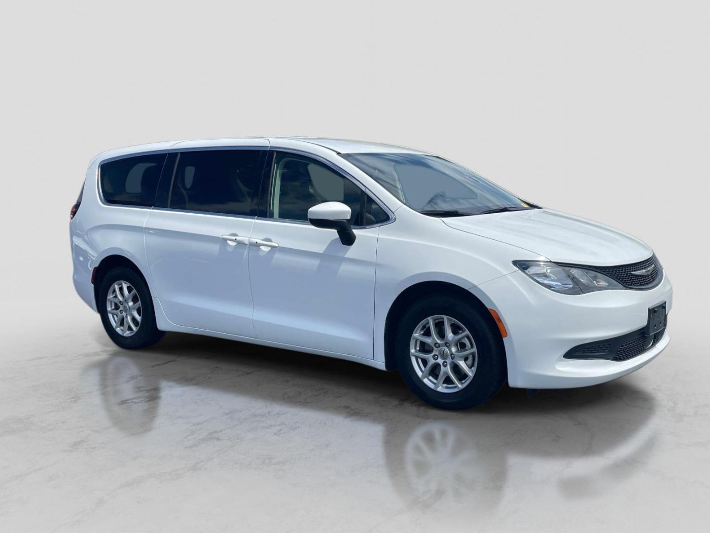 2023 Chrysler Voyager LX's photo