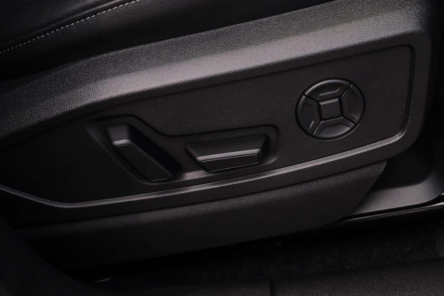 Image about Audi Q5 SUV TDI quattro 150 kW