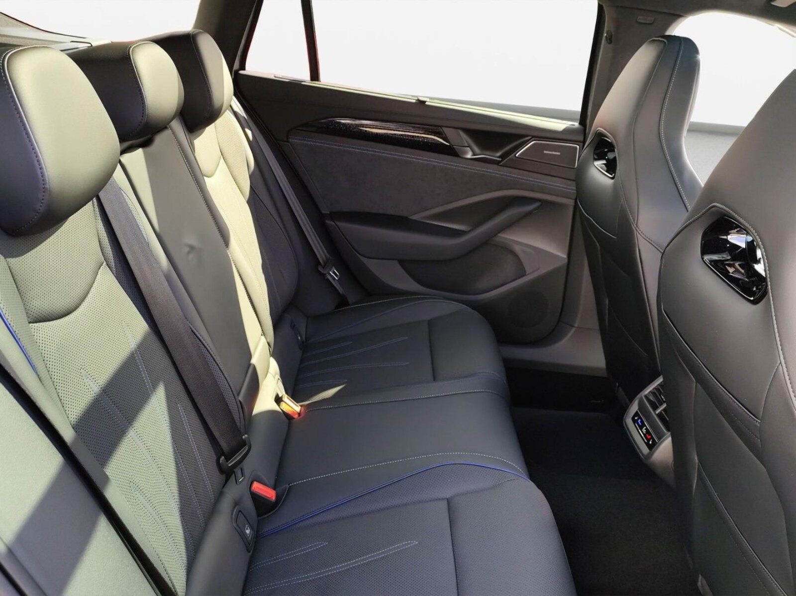 Volkswagen Passat – Bild 16