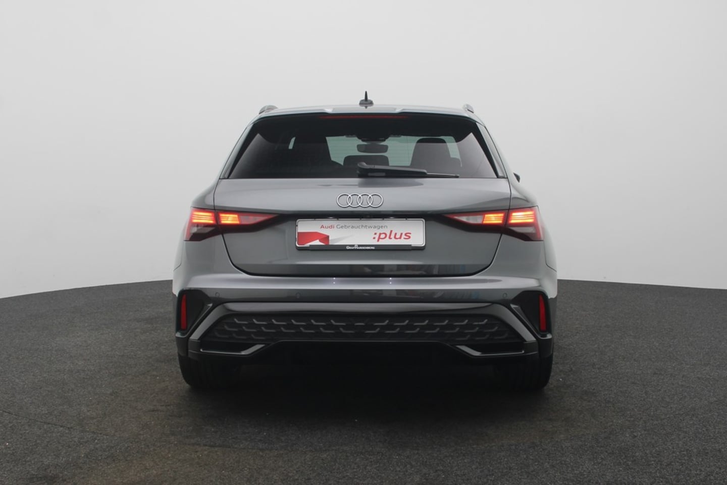 Bild über Audi A3 Sportback S line 35 TFSI S tronic - für weitere Informationen kontaktieren Sie den Audi Partner