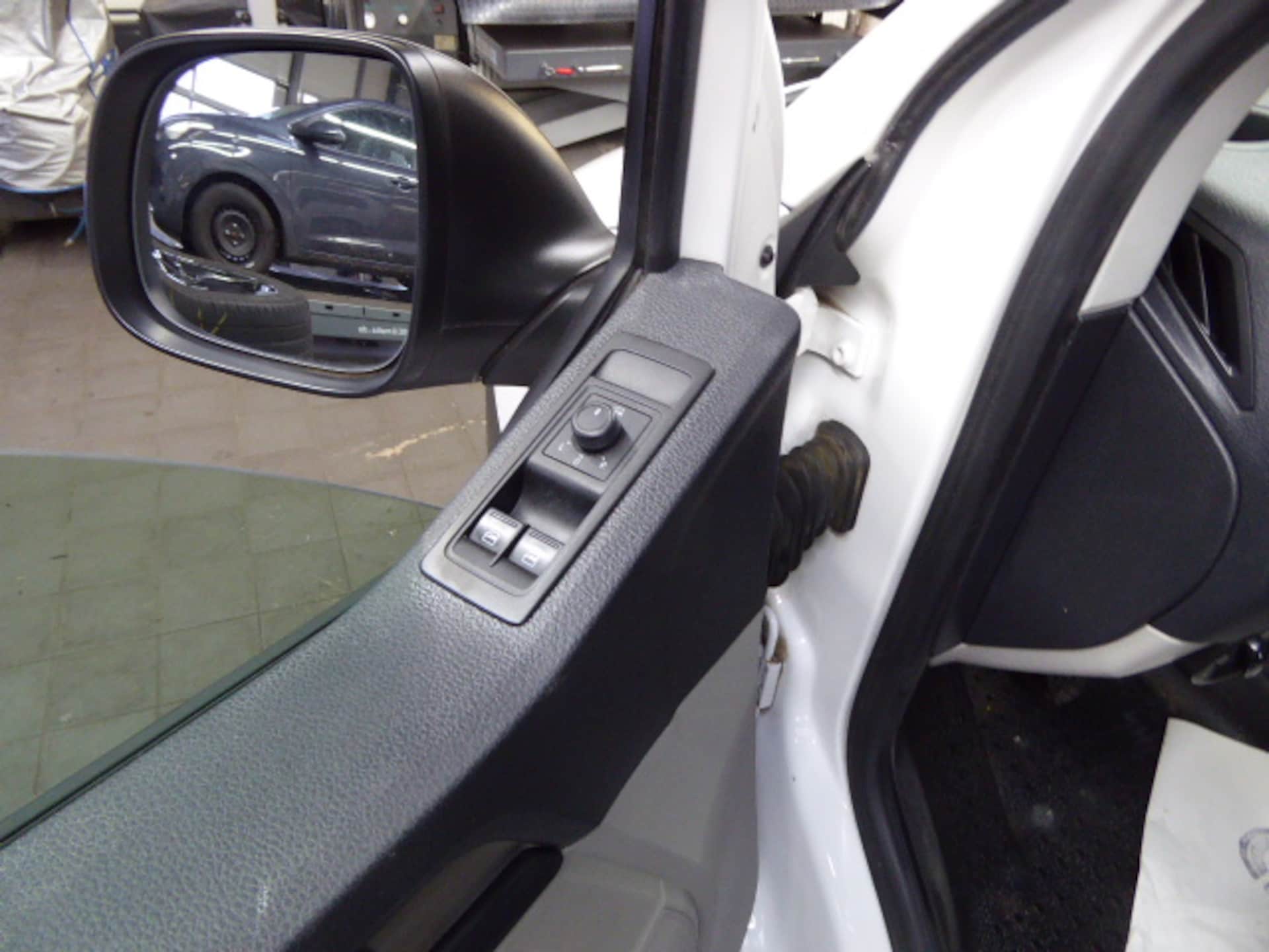 Volkswagen T6 Transporter Kombi langer Radstand