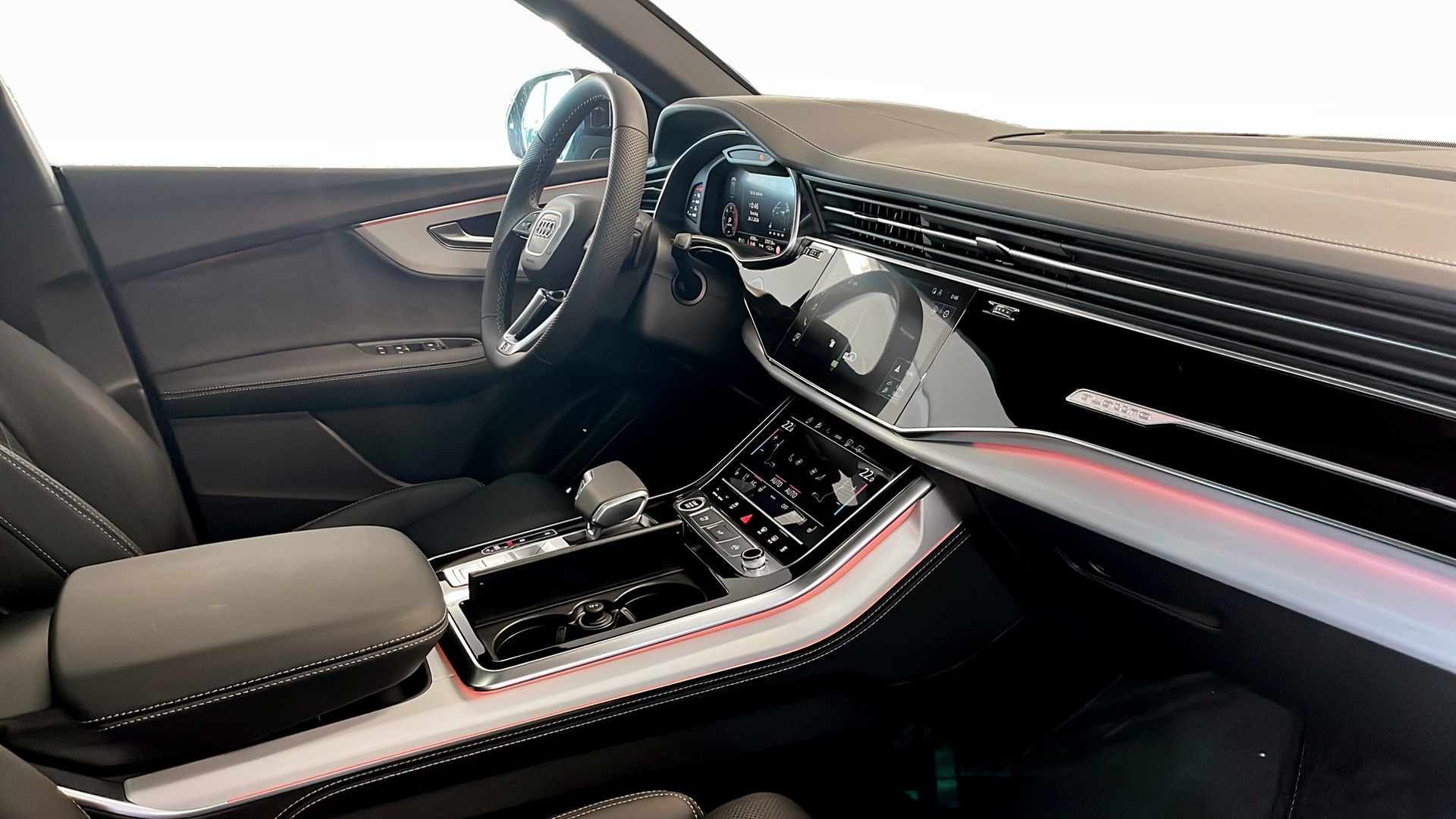 Bild som visar Audi Q8 SUV Q8 SUV TDI quattro 210 kW tiptronic - för mer information kontakta din Audi Partner