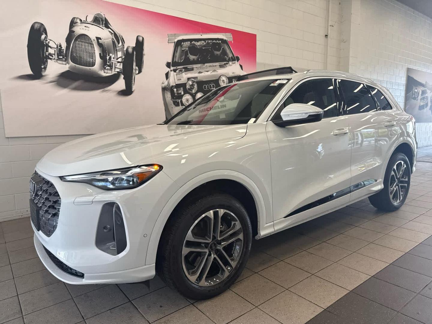 2025 Audi Q5 40 Premium Plus's photo