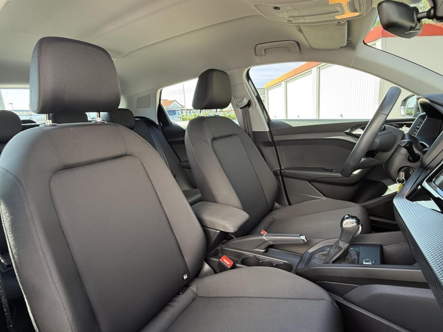 Bild über Audi A1 Sportback S line 30 TFSI S tronic - für weitere Informationen kontaktieren Sie den Audi Partner