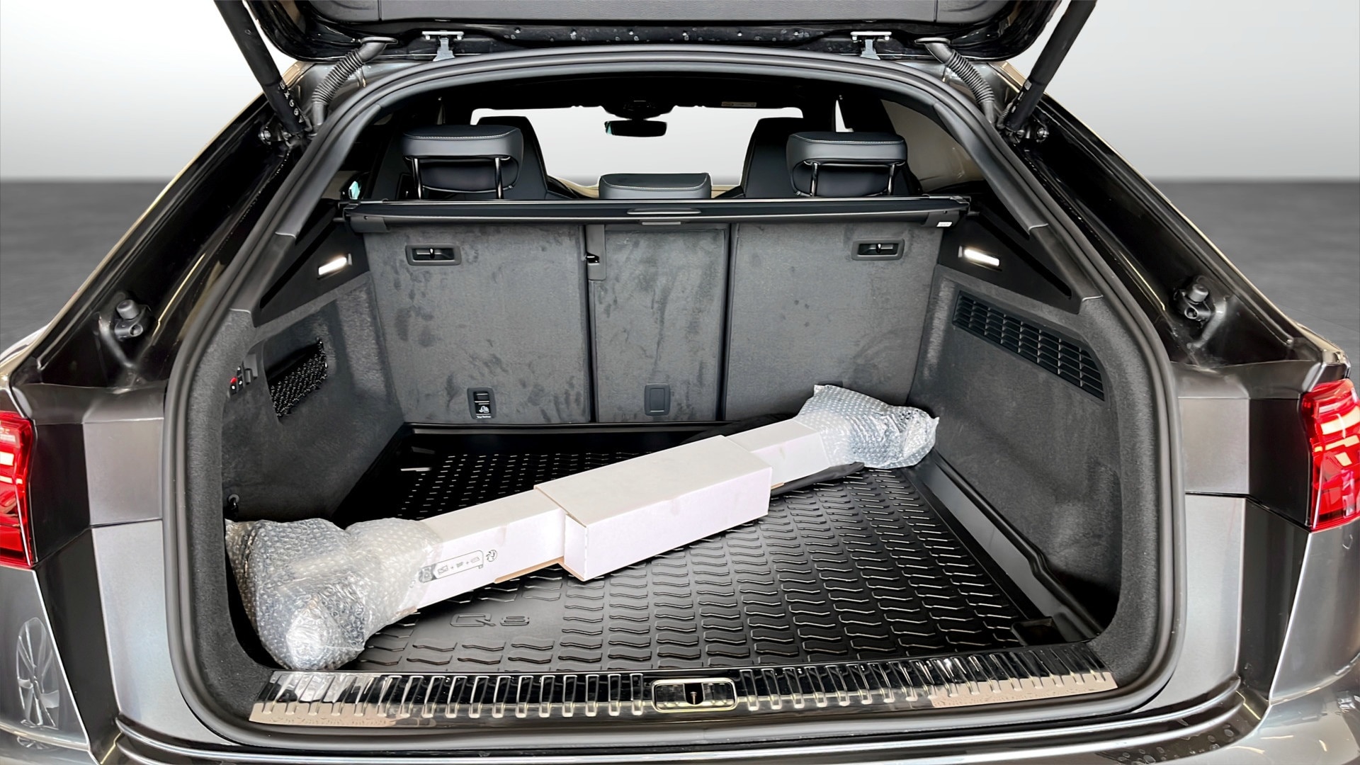 Bild som visar Audi Q8 SUV Q8 SUV TDI quattro 210 kW tiptronic - för mer information kontakta din Audi Partner