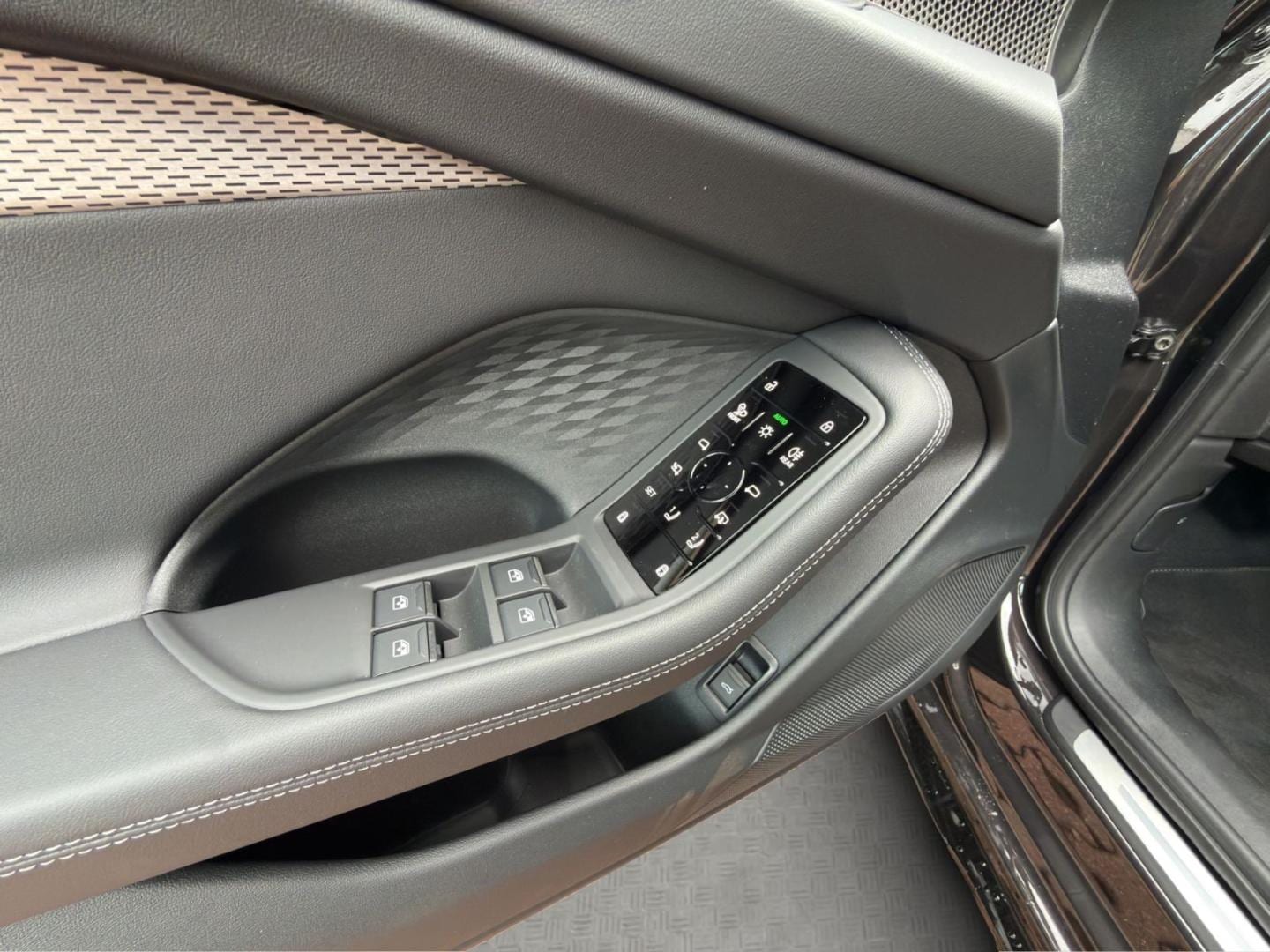 Bild über Audi A6 Avant edition one TDI quattro 220 kW S tronic - für weitere Informationen kontaktieren Sie den Audi Partner