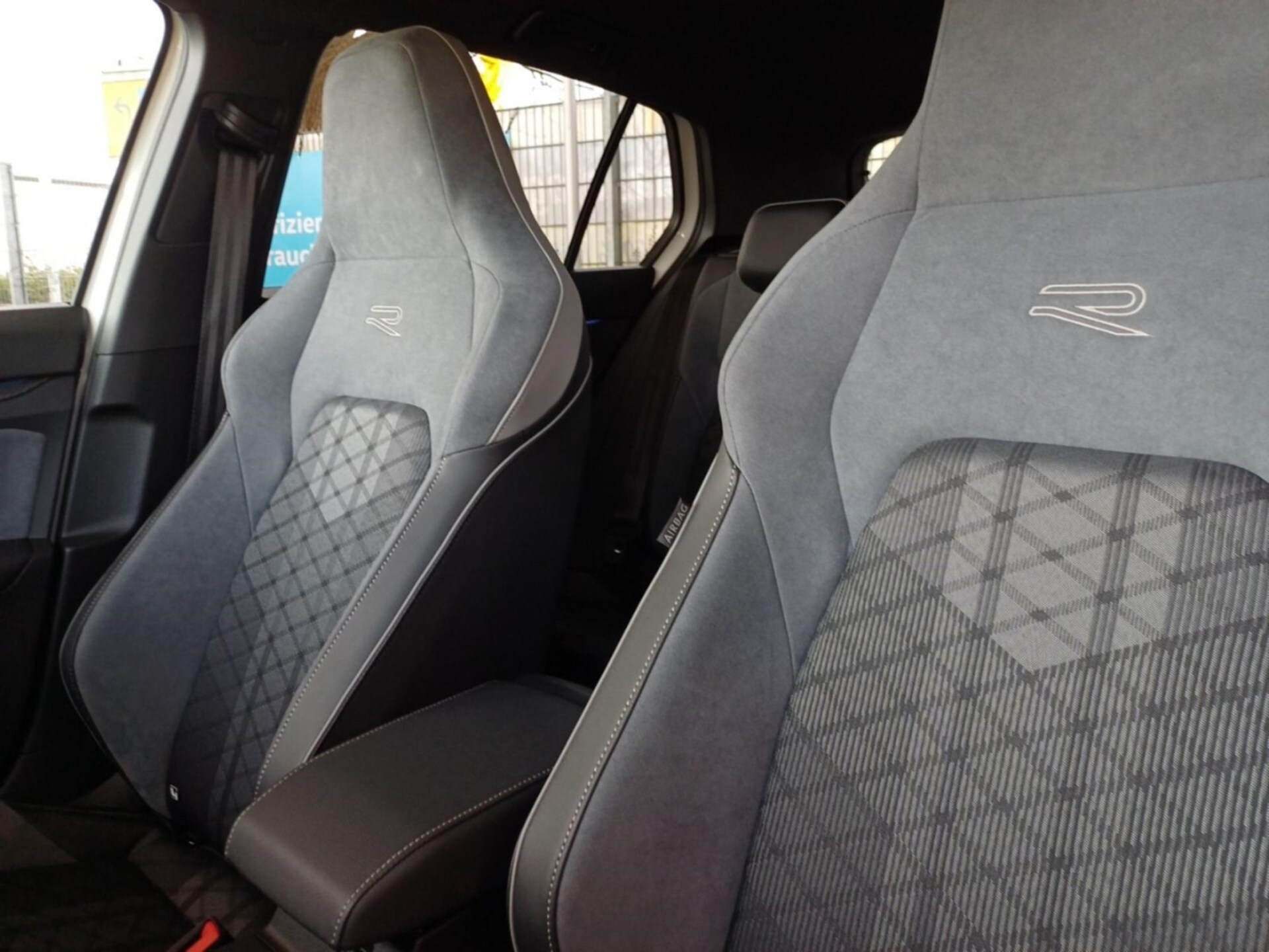 Volkswagen Golf R-Line