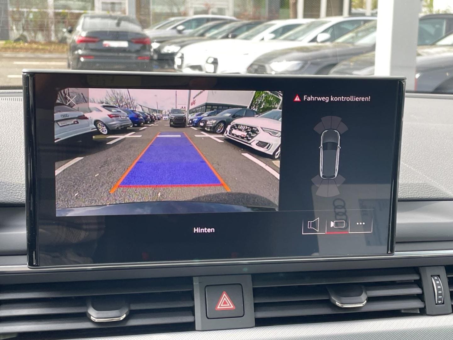 Bild über Audi A4 Avant S line 40 TFSI S tronic - für weitere Informationen kontaktieren Sie den Audi Partner