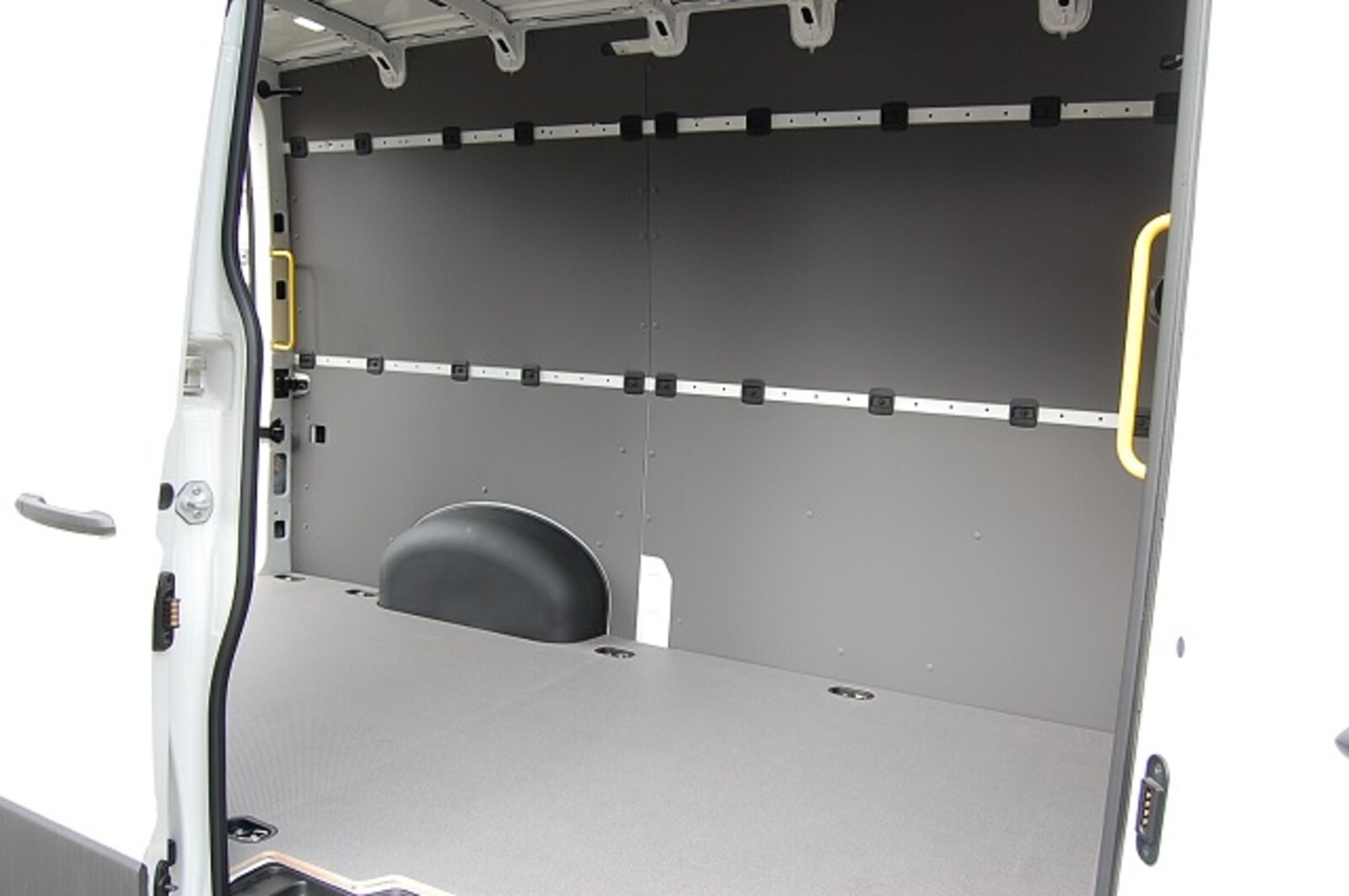 Volkswagen Crafter Kasten mittlerer Radstand – Bild 12