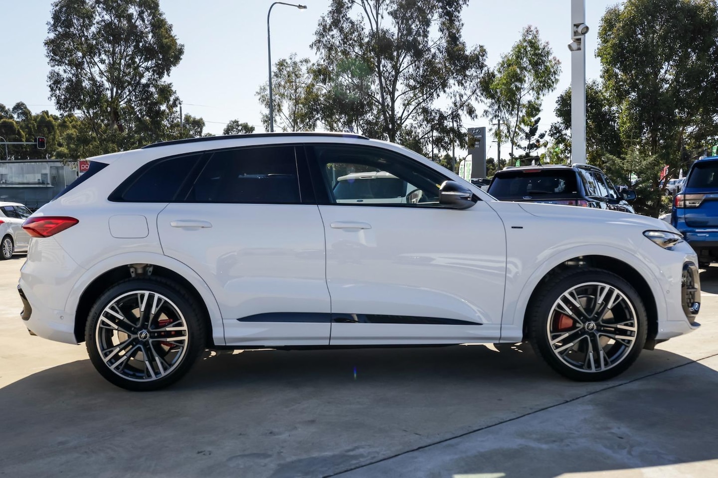 Image about Audi Q5 SUV e-hybrid quattro S tronic