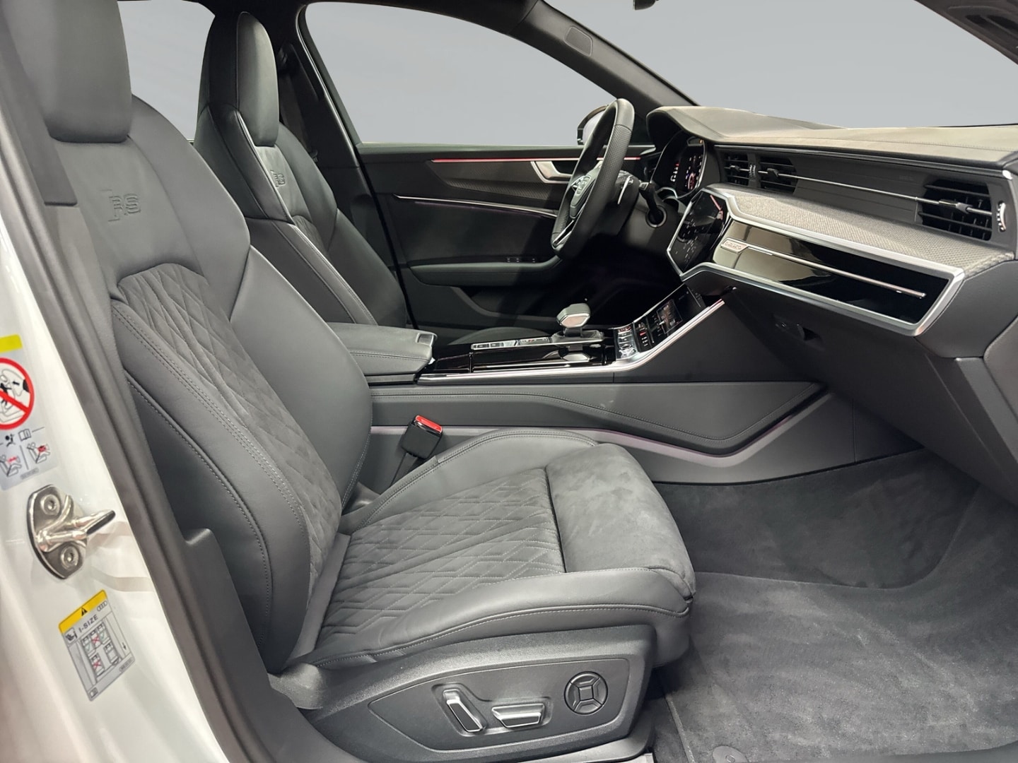 Bild über Audi RS 6 Avant performance quattro tiptronic - für weitere Informationen kontaktieren Sie den Audi Partner