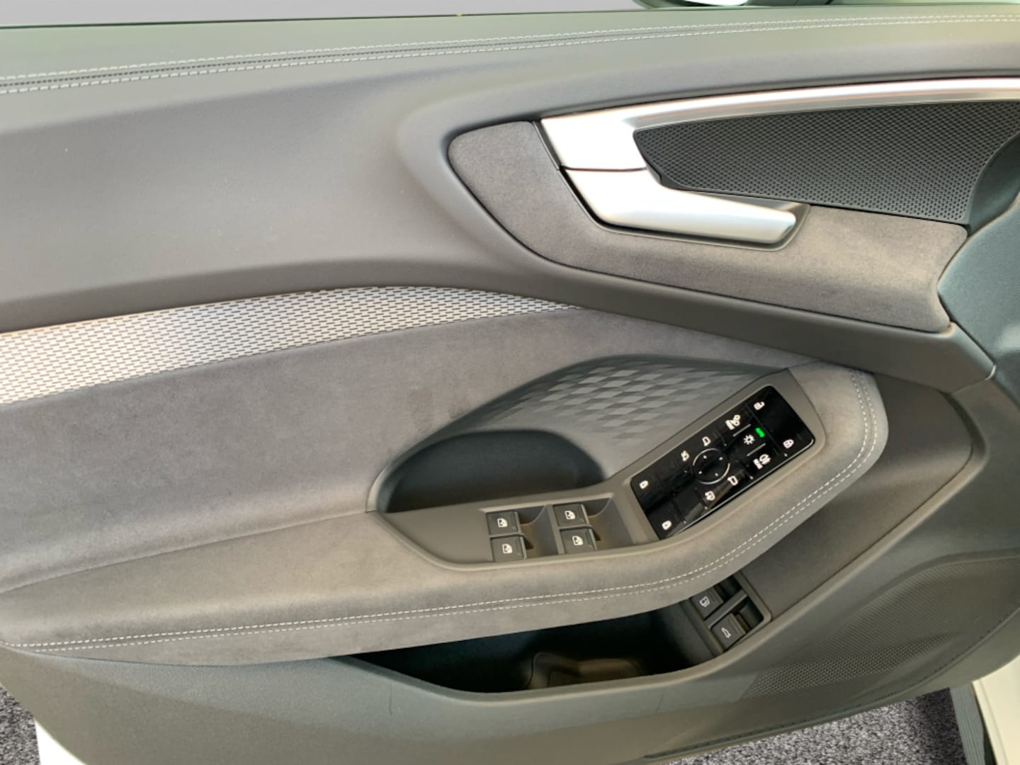 Bild über Audi A5 Avant e-hybrid e-hybrid quattro 220 kW S tronic - für weitere Informationen kontaktieren Sie den Audi Partner