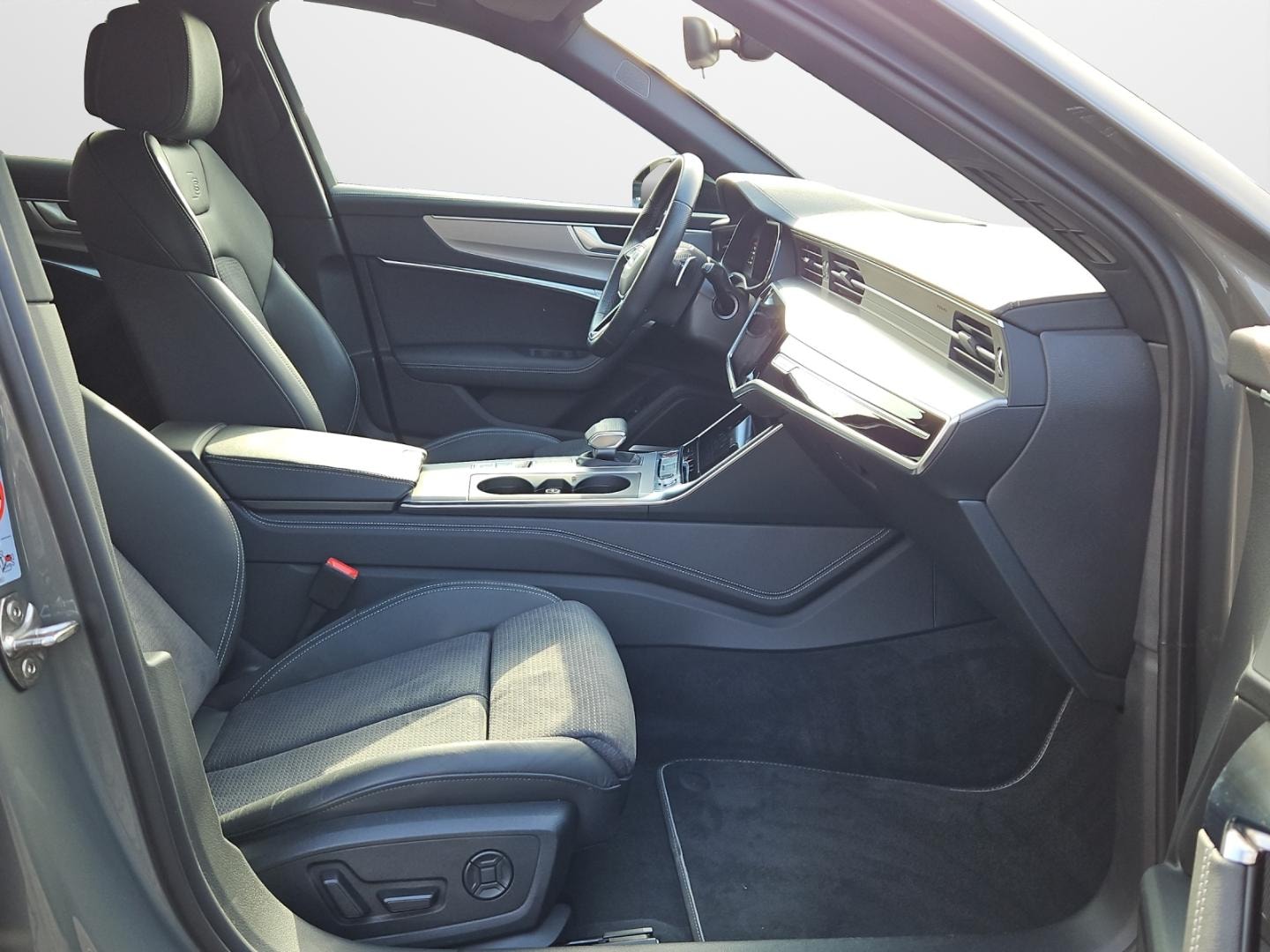 Bild über Audi S6 Avant TDI quattro tiptronic - für weitere Informationen kontaktieren Sie den Audi Partner