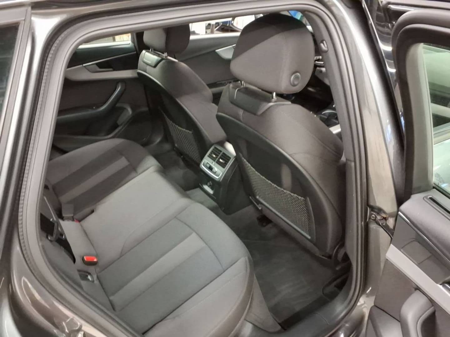 Bild über Audi A4 Avant S line 35 TDI S tronic - für weitere Informationen kontaktieren Sie den Audi Partner