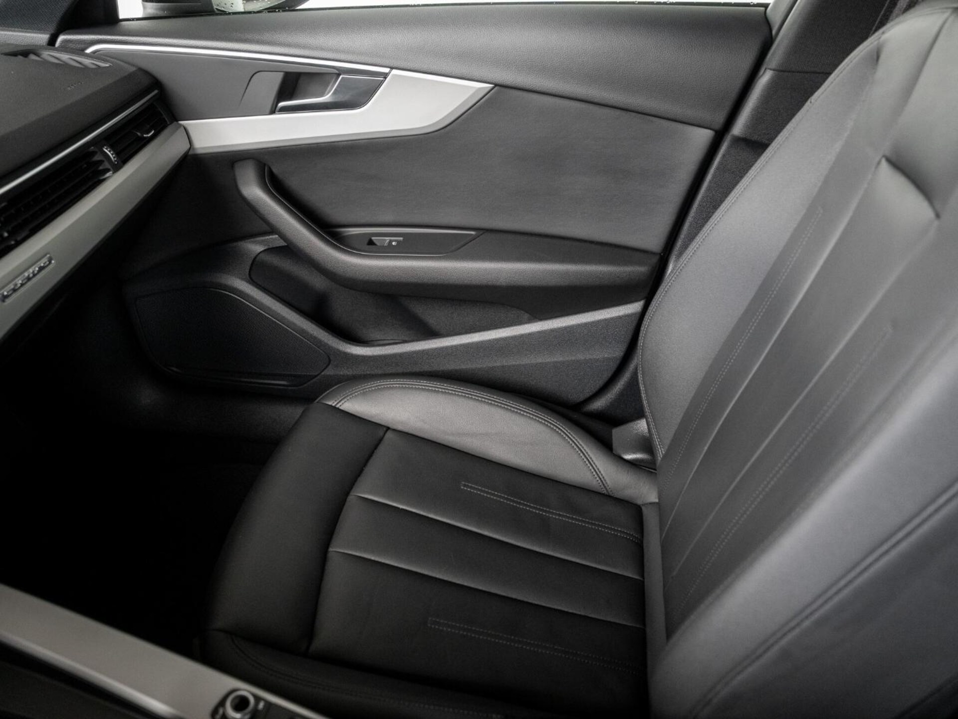 Audi A4 Avant S line