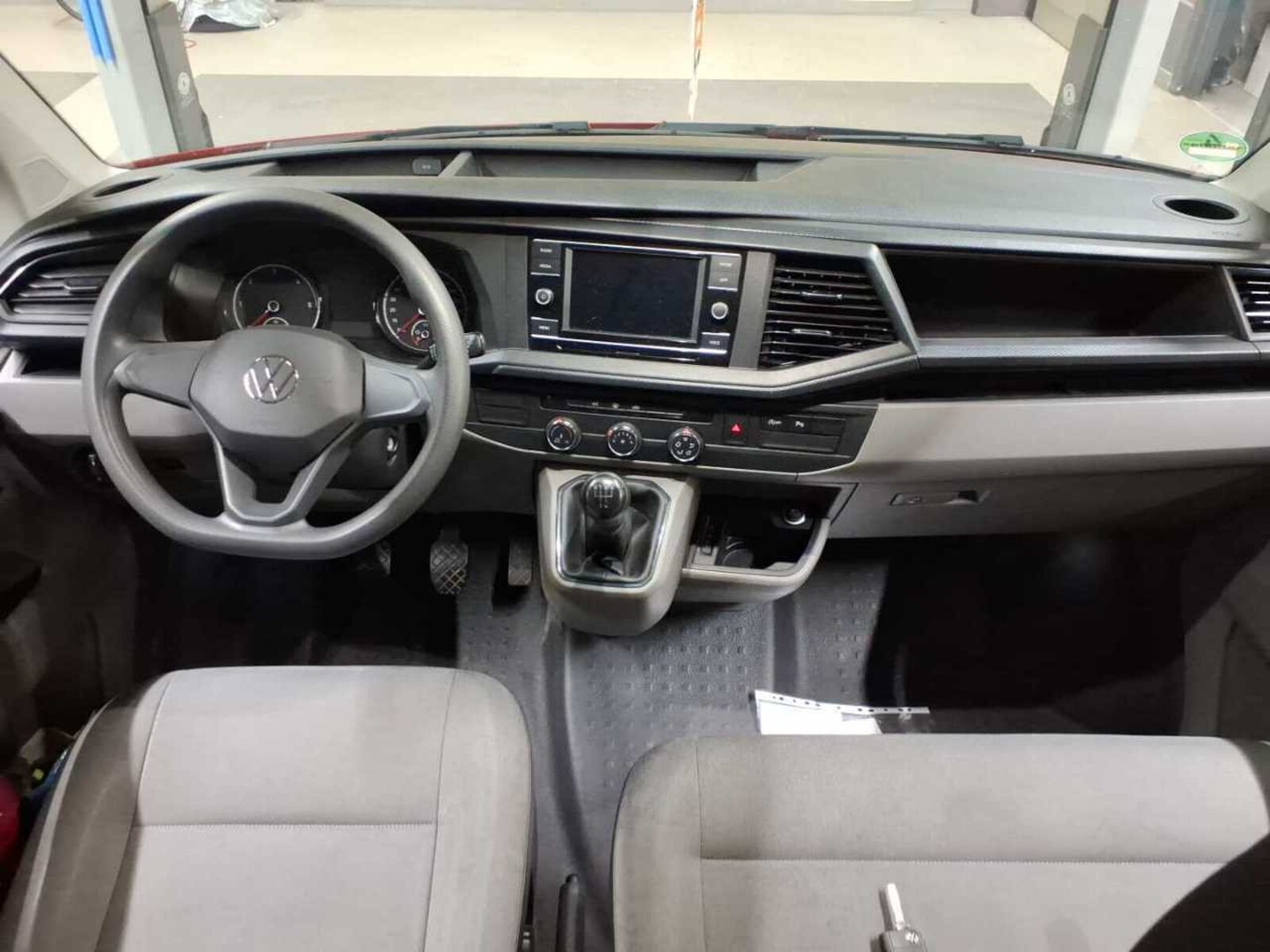 Volkswagen T6.1 Transporter Kombi kurzer Radstand – Bild 8